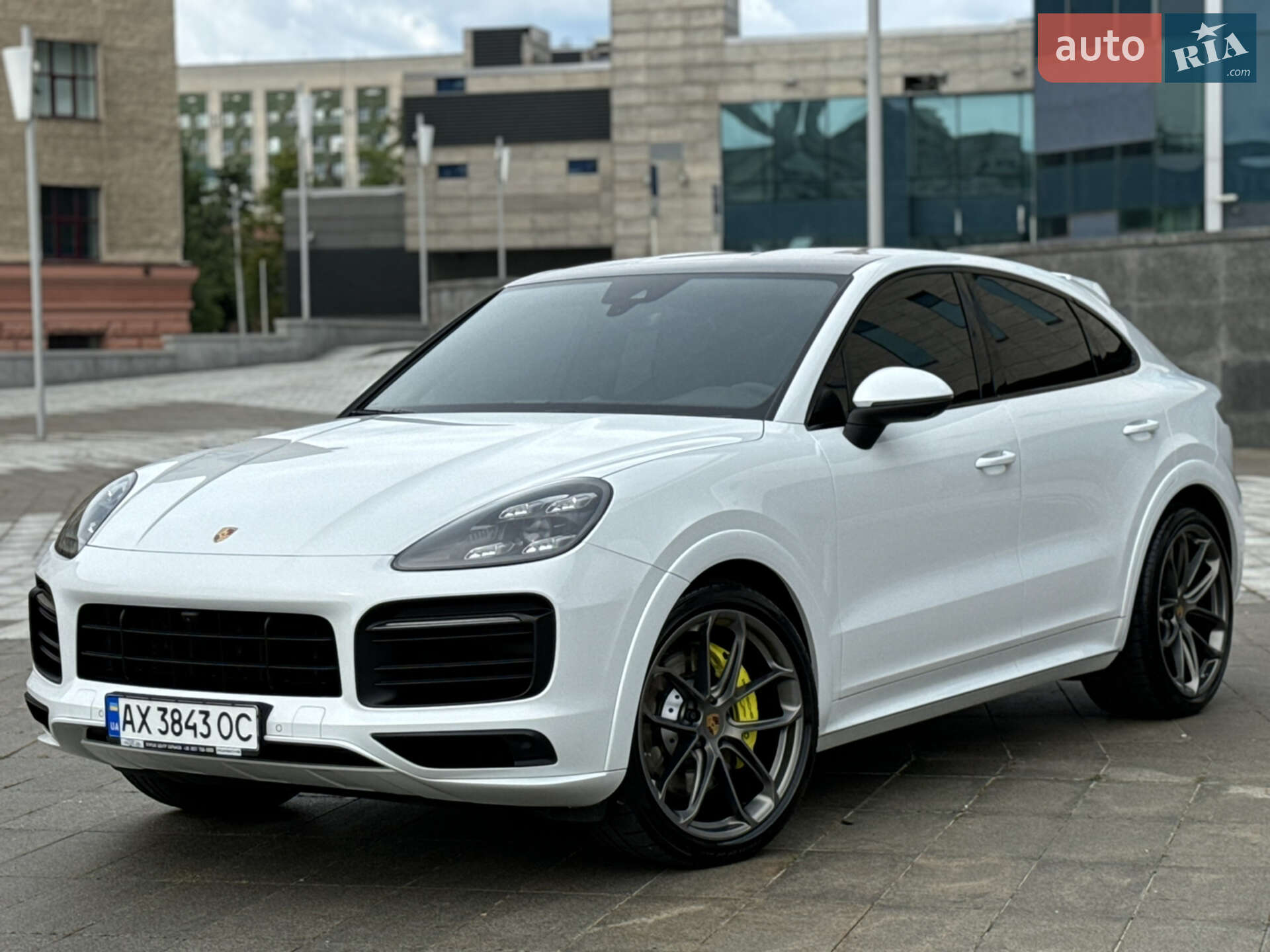 Головне фото звіту автомобіля PORSCHE CAYENNE 2019