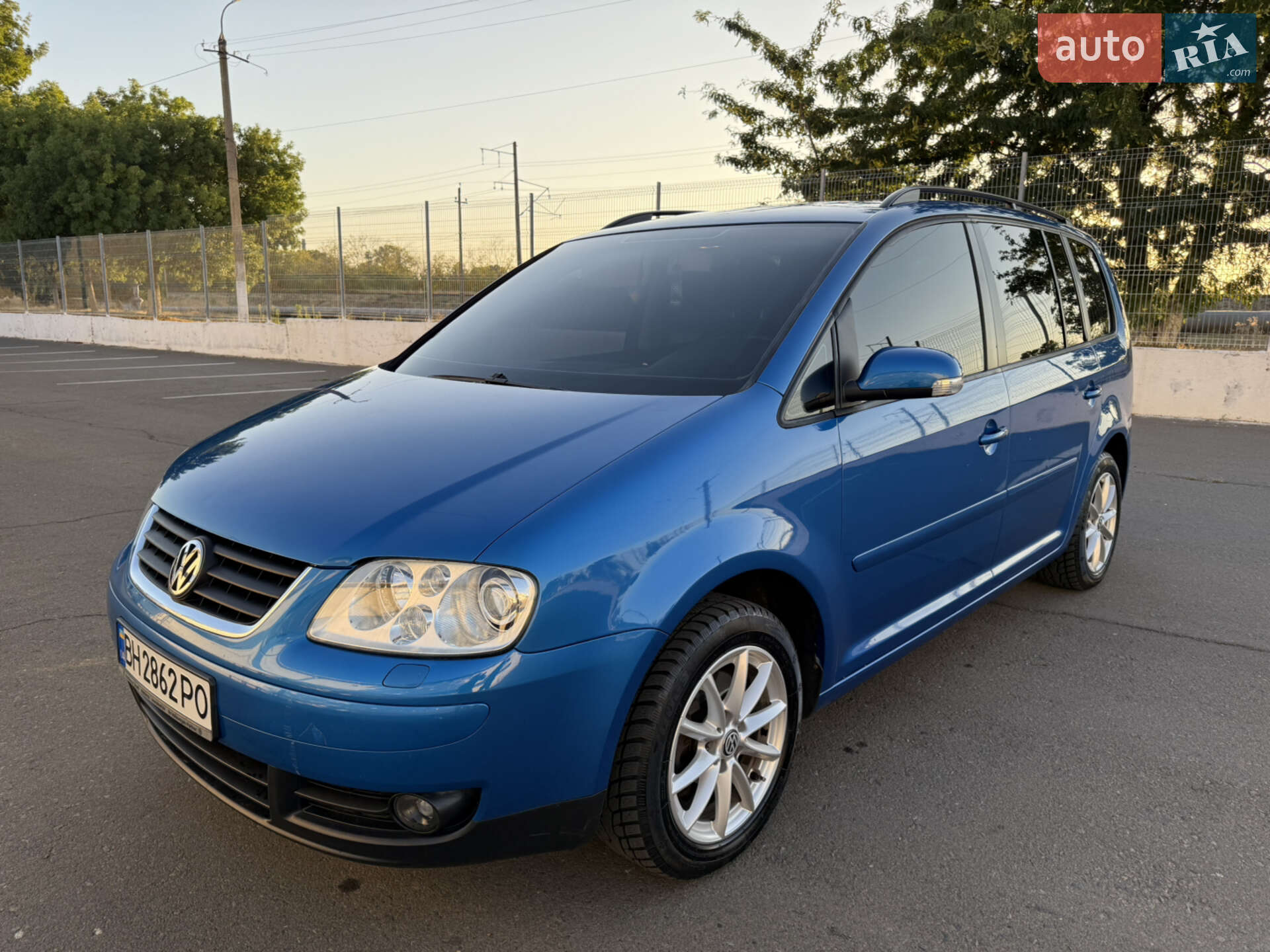 VOLKSWAGEN TOURAN 2003