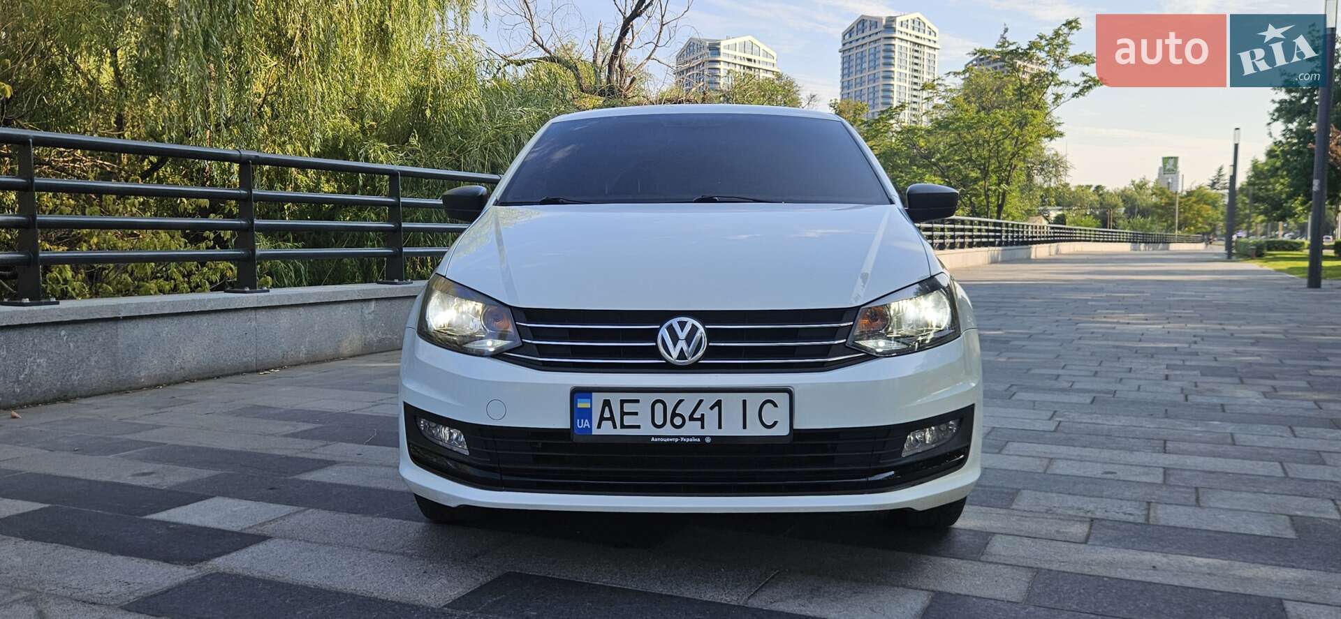VOLKSWAGEN POLO 2016