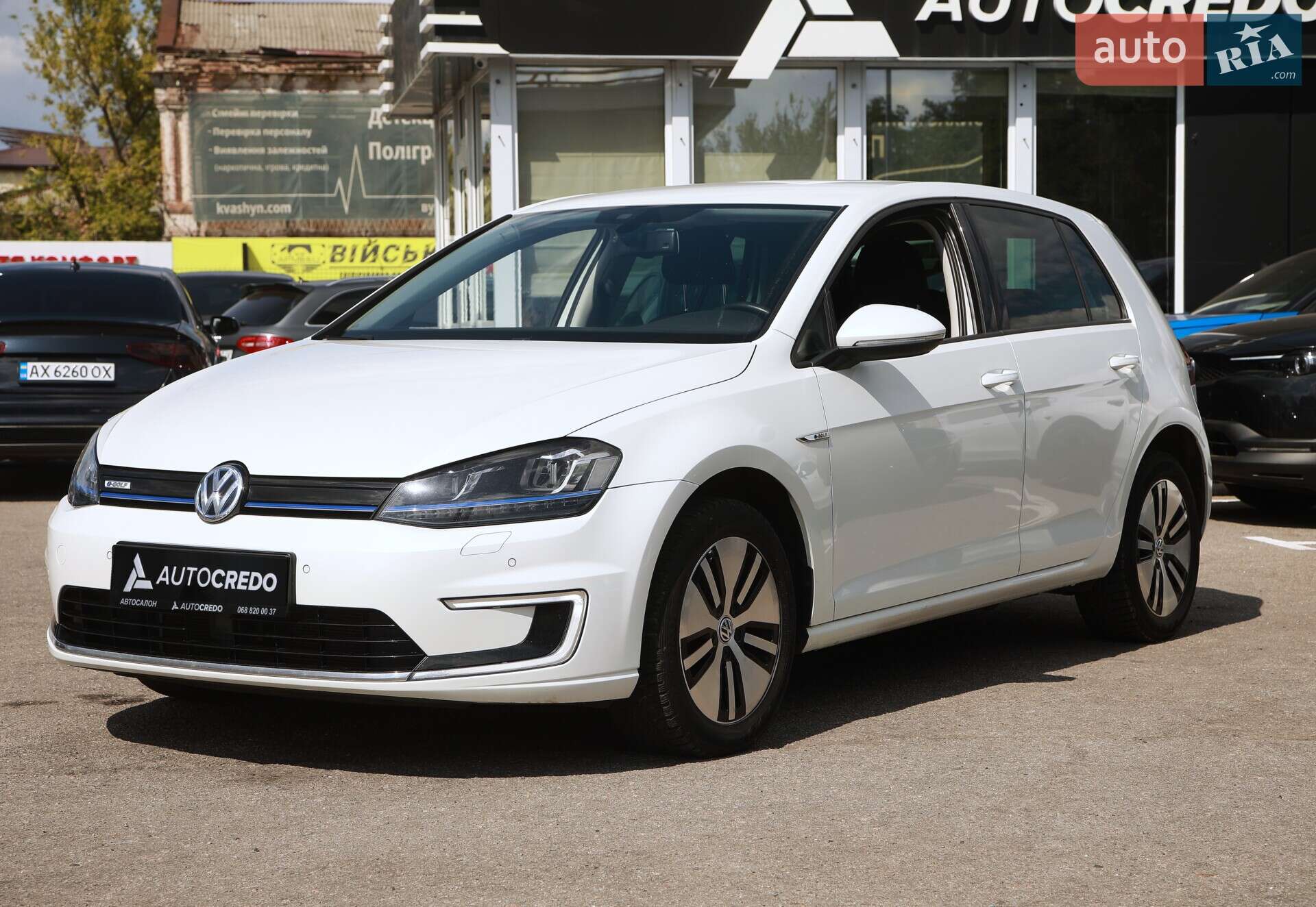 VOLKSWAGEN E-GOLF 2015