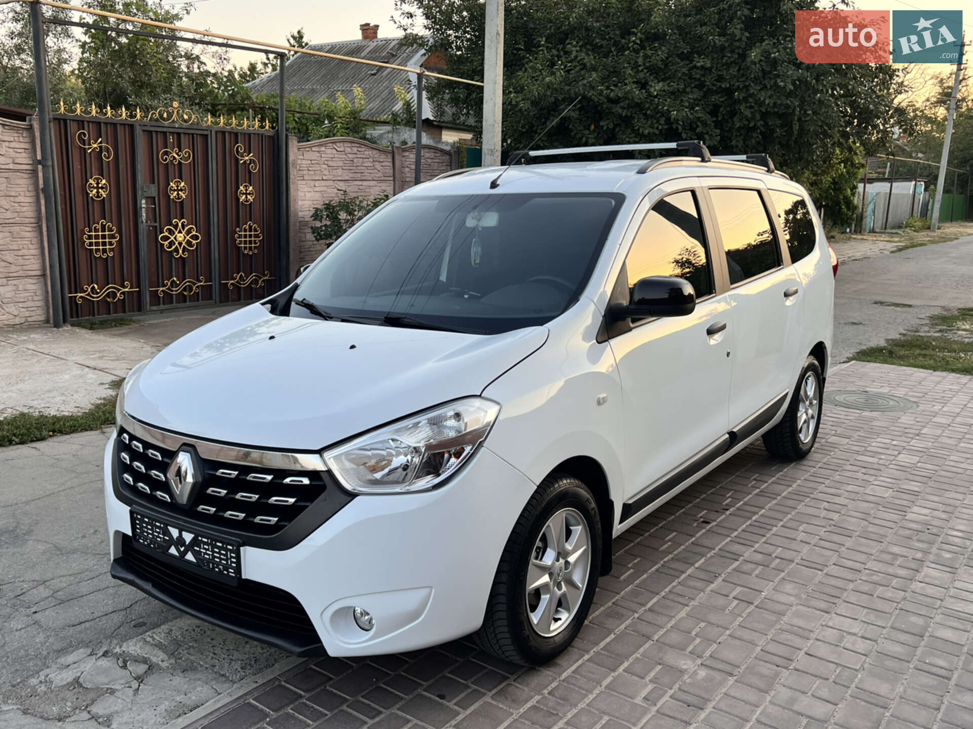Головне фото звіту автомобіля RENAULT LODGY 2020