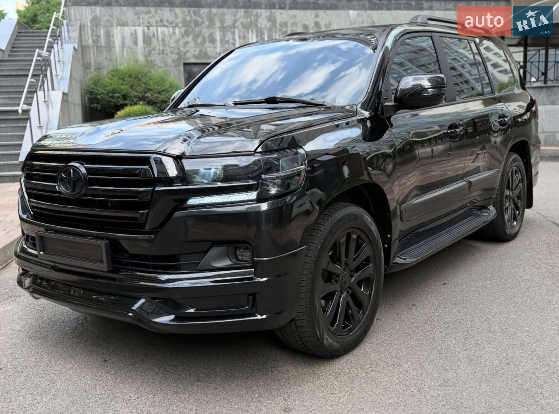 TOYOTA LAND CRUISER