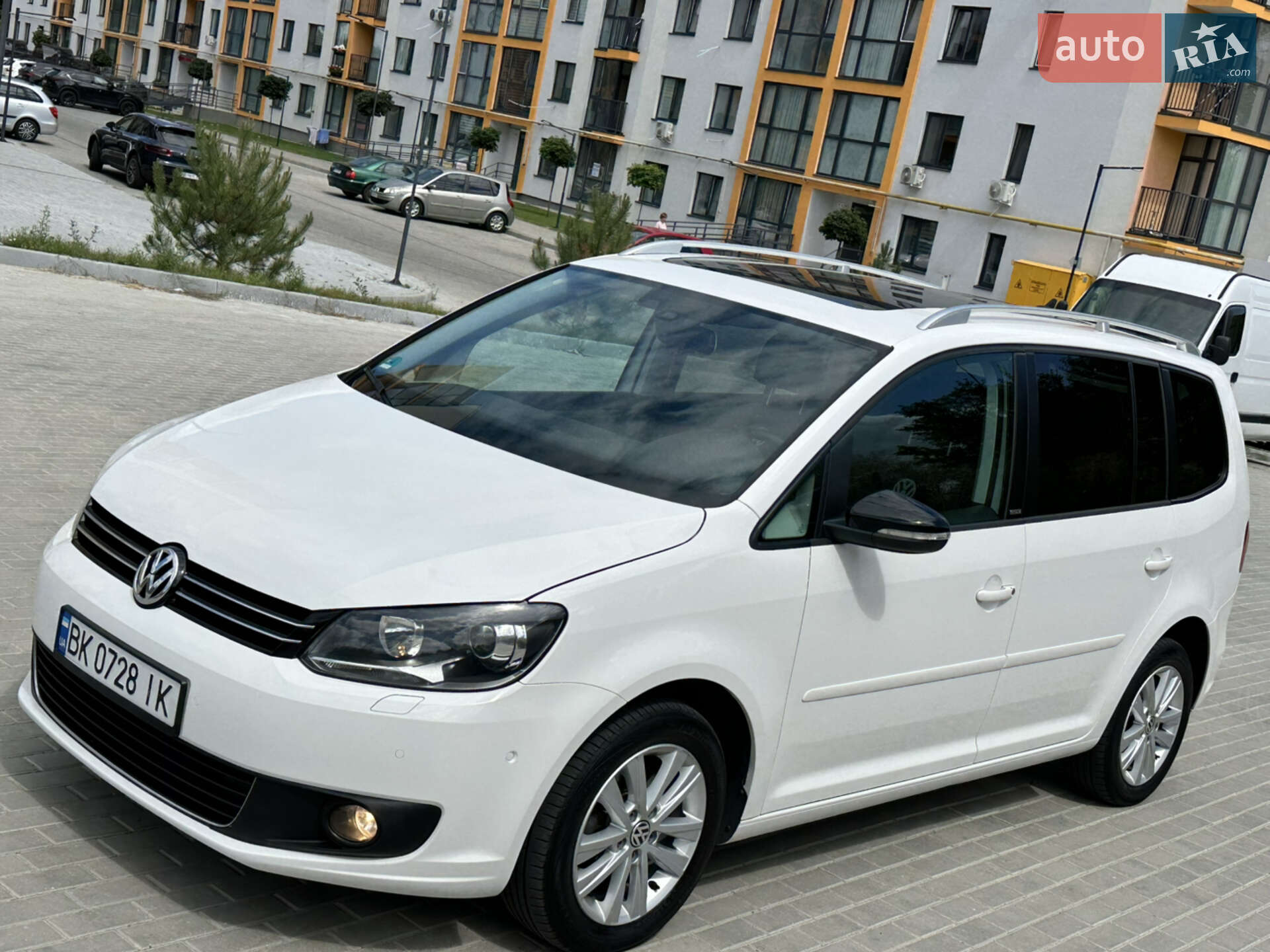 VOLKSWAGEN TOURAN 2012