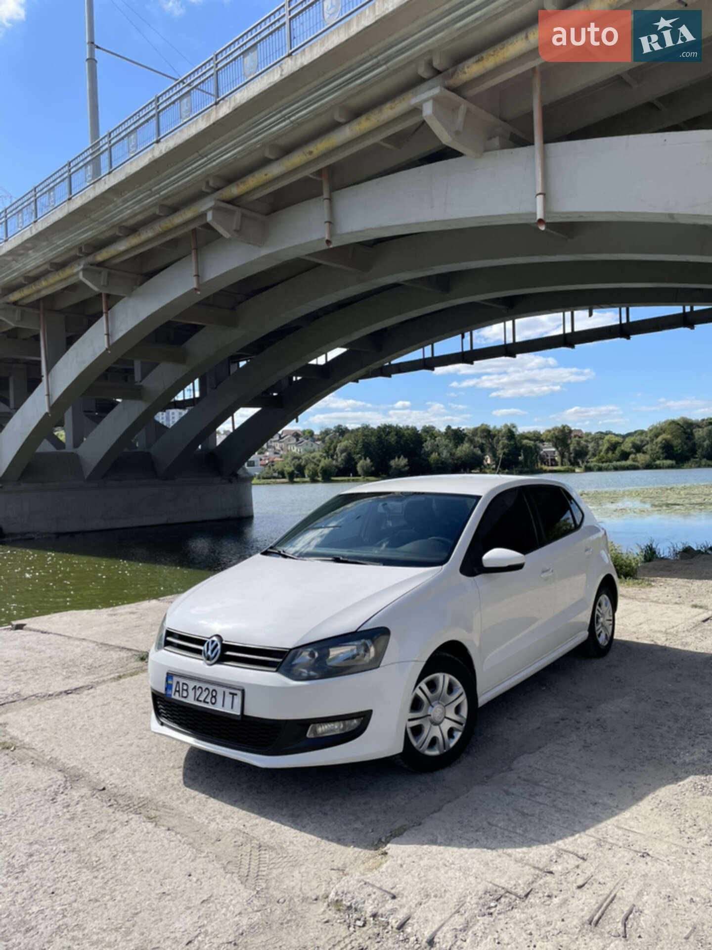 VOLKSWAGEN POLO 2012
