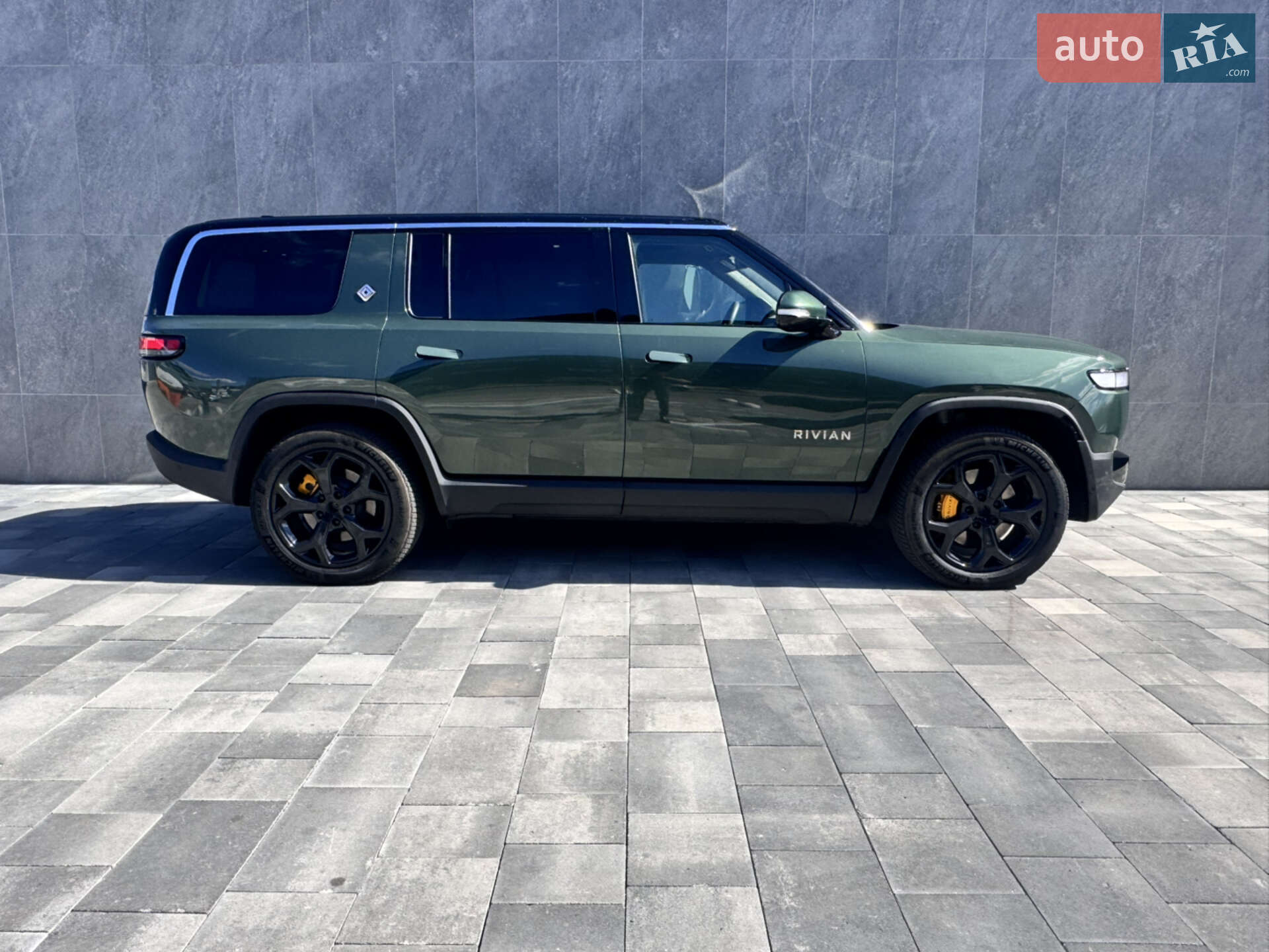 RIVIAN R1S 2023