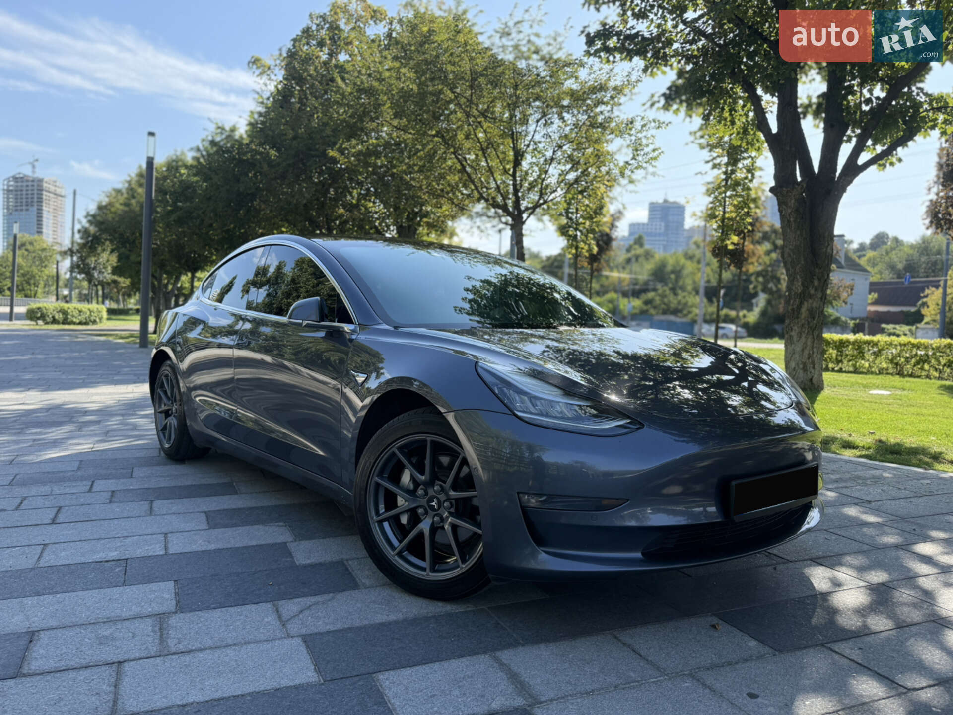 TESLA MODEL 3