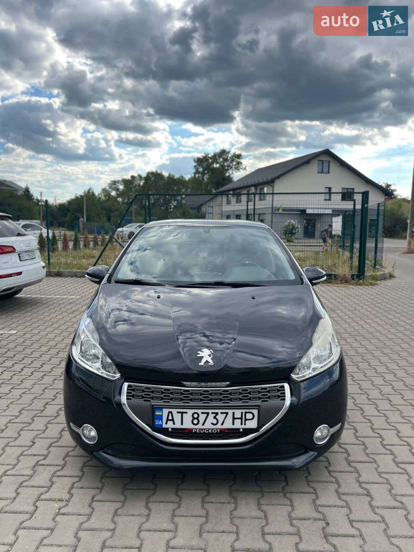 PEUGEOT 208 2012