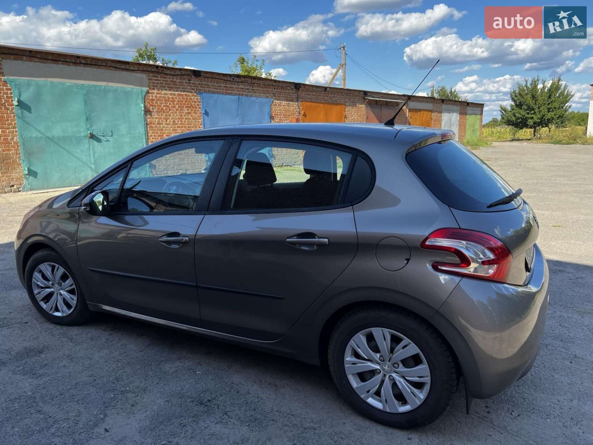 Головне фото звіту автомобіля PEUGEOT 208 2013