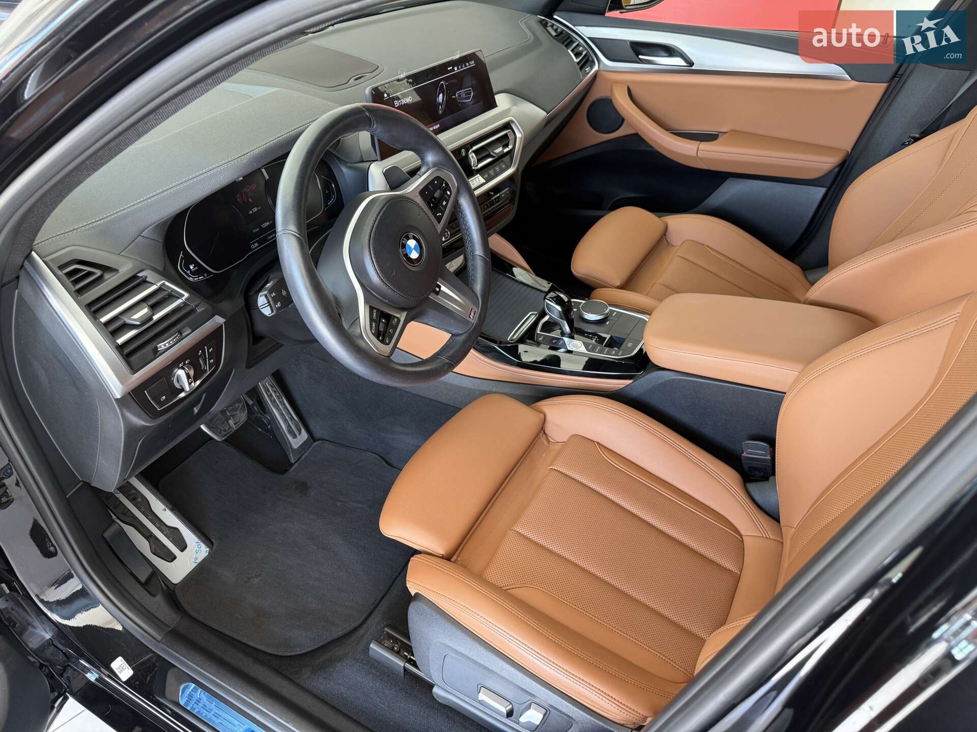 Головне фото звіту автомобіля BMW X4 2022
