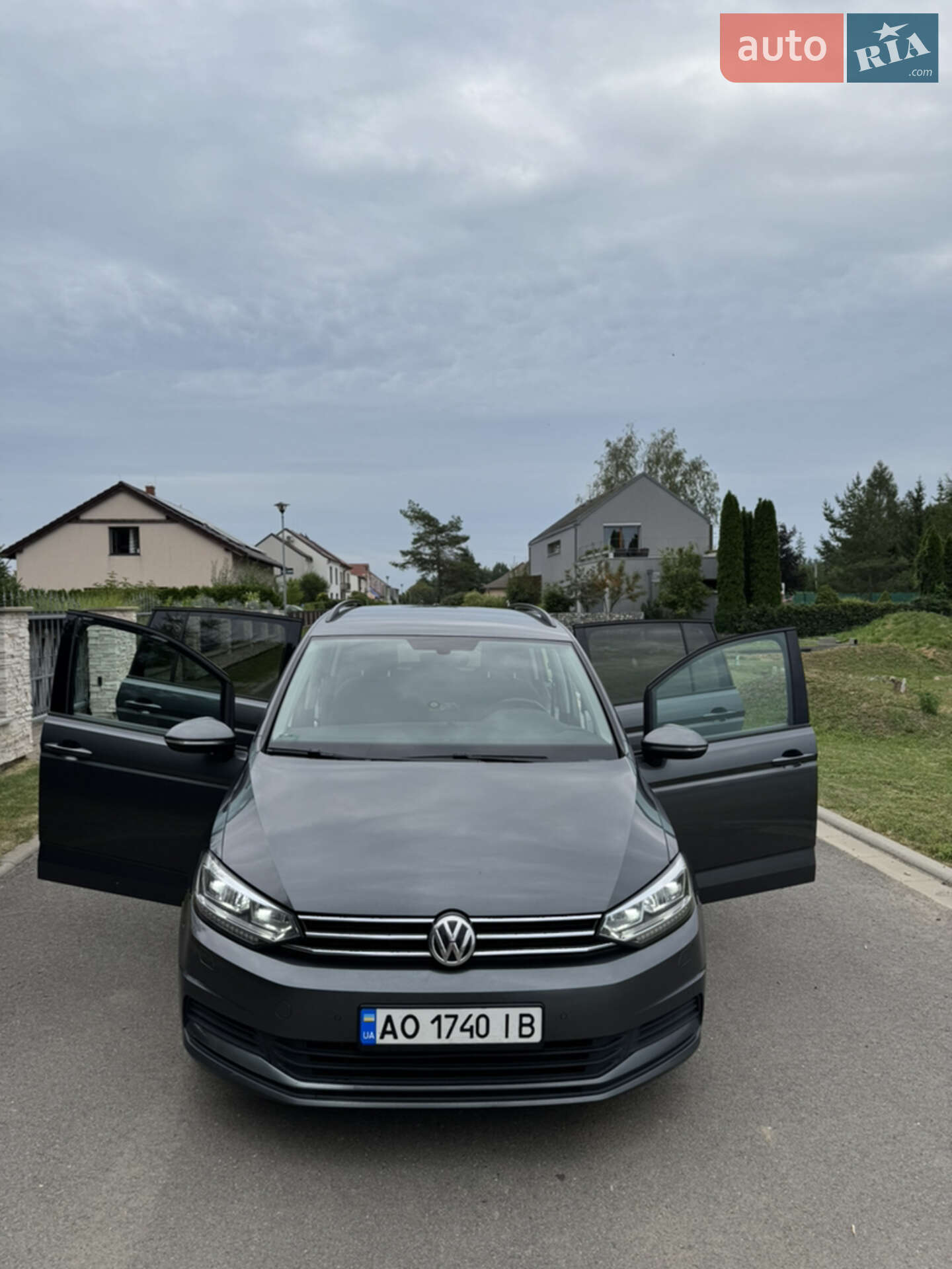 VOLKSWAGEN TOURAN 2019