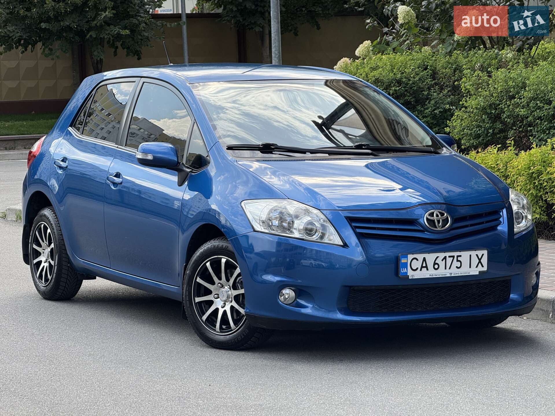 Головне фото звіту автомобіля TOYOTA AURIS 2012