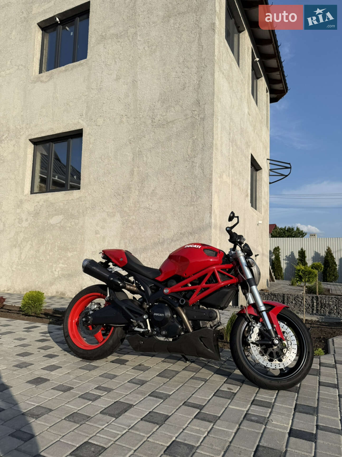 DUCATI M 696 2010