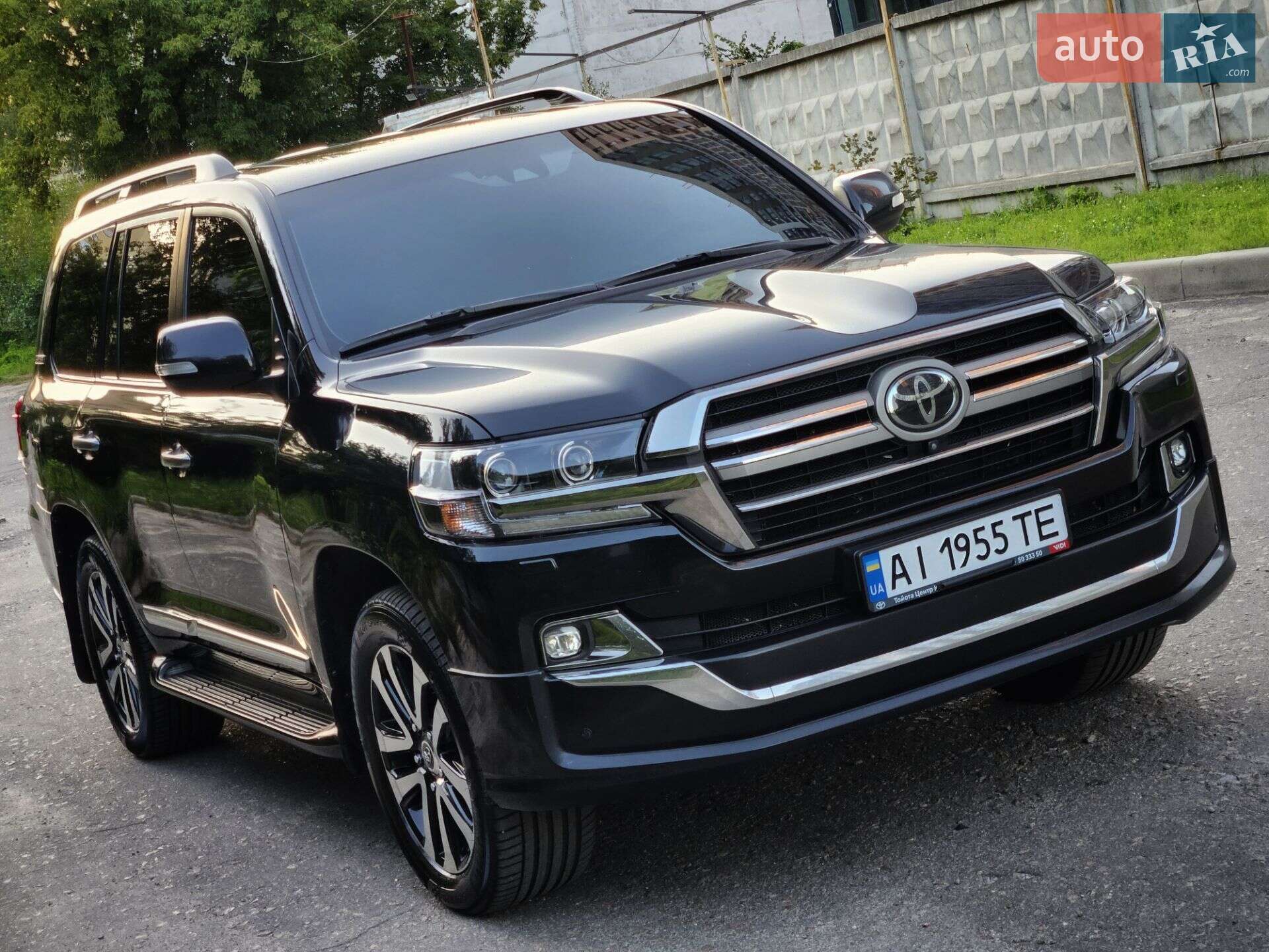TOYOTA LAND CRUISER 200 2019