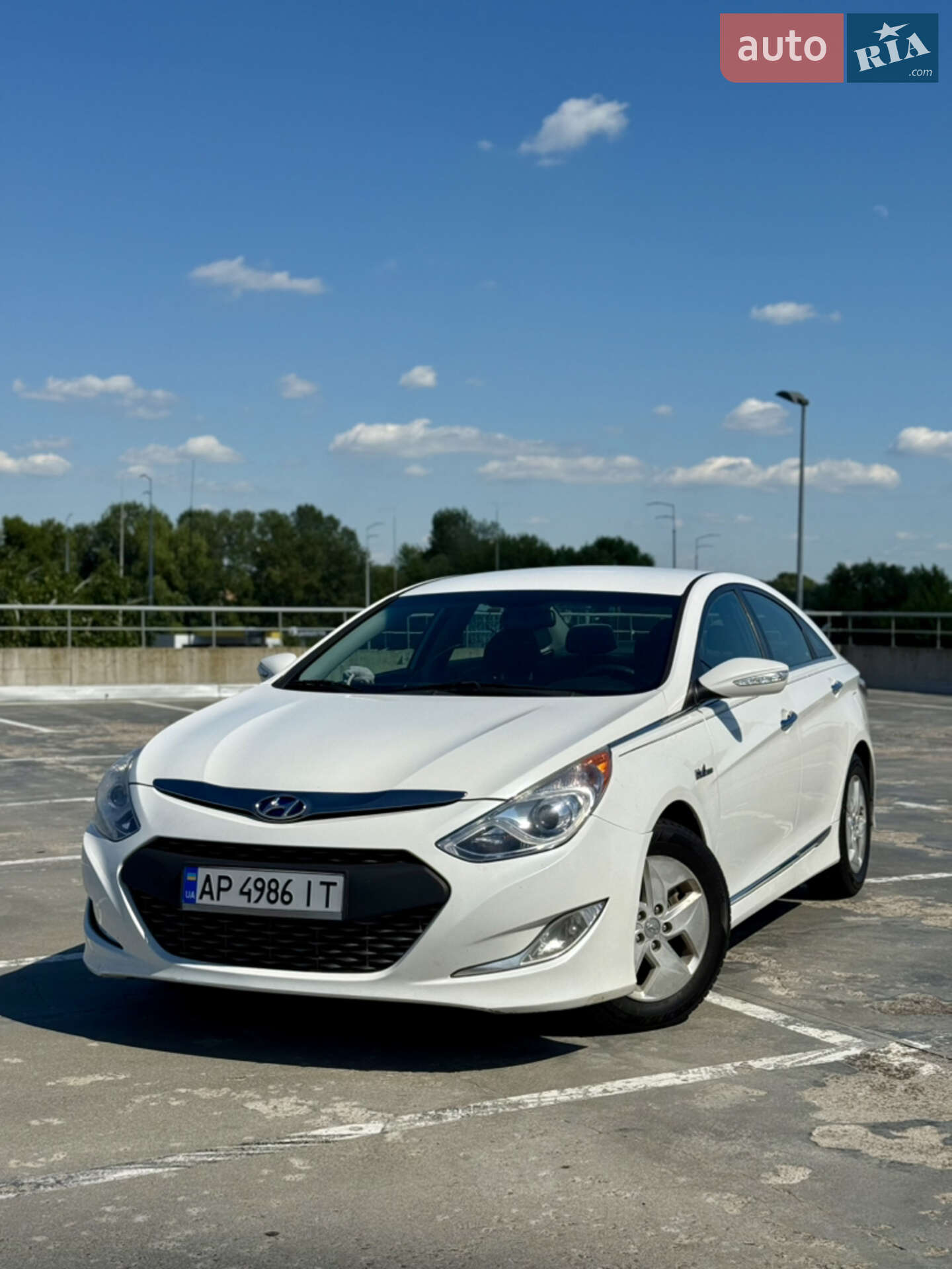 Головне фото звіту автомобіля HYUNDAI SONATA 2012