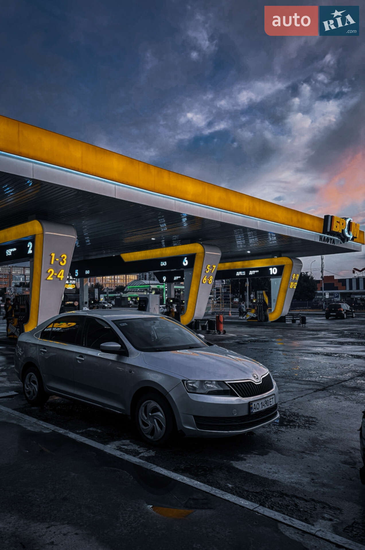 Головне фото звіту автомобіля SKODA RAPID 2014