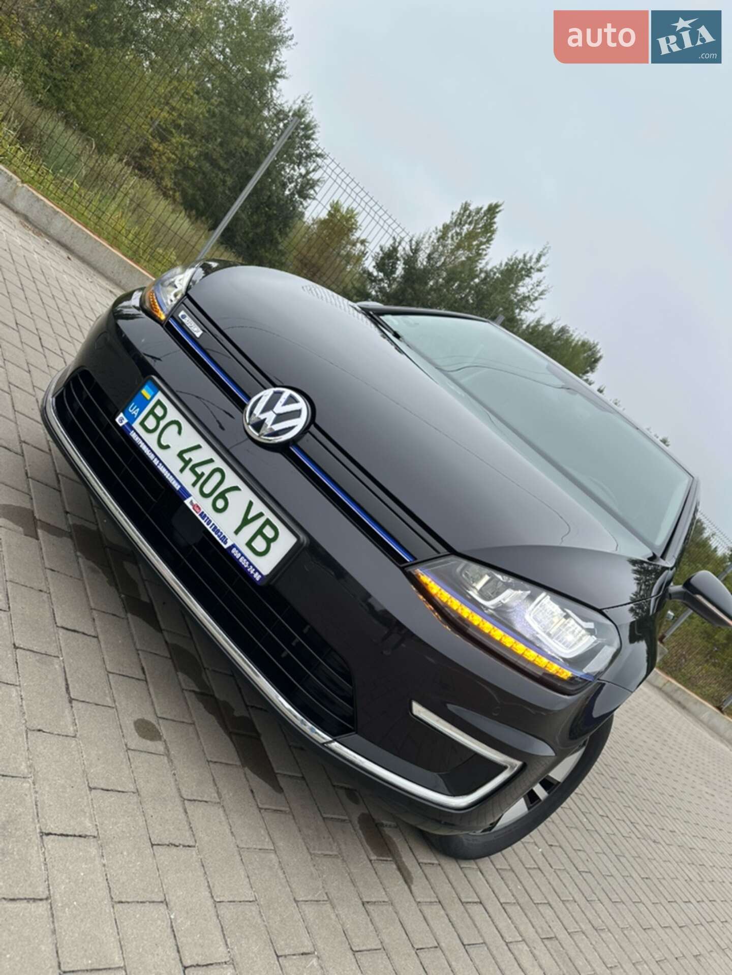 VOLKSWAGEN E-GOLF 2015
