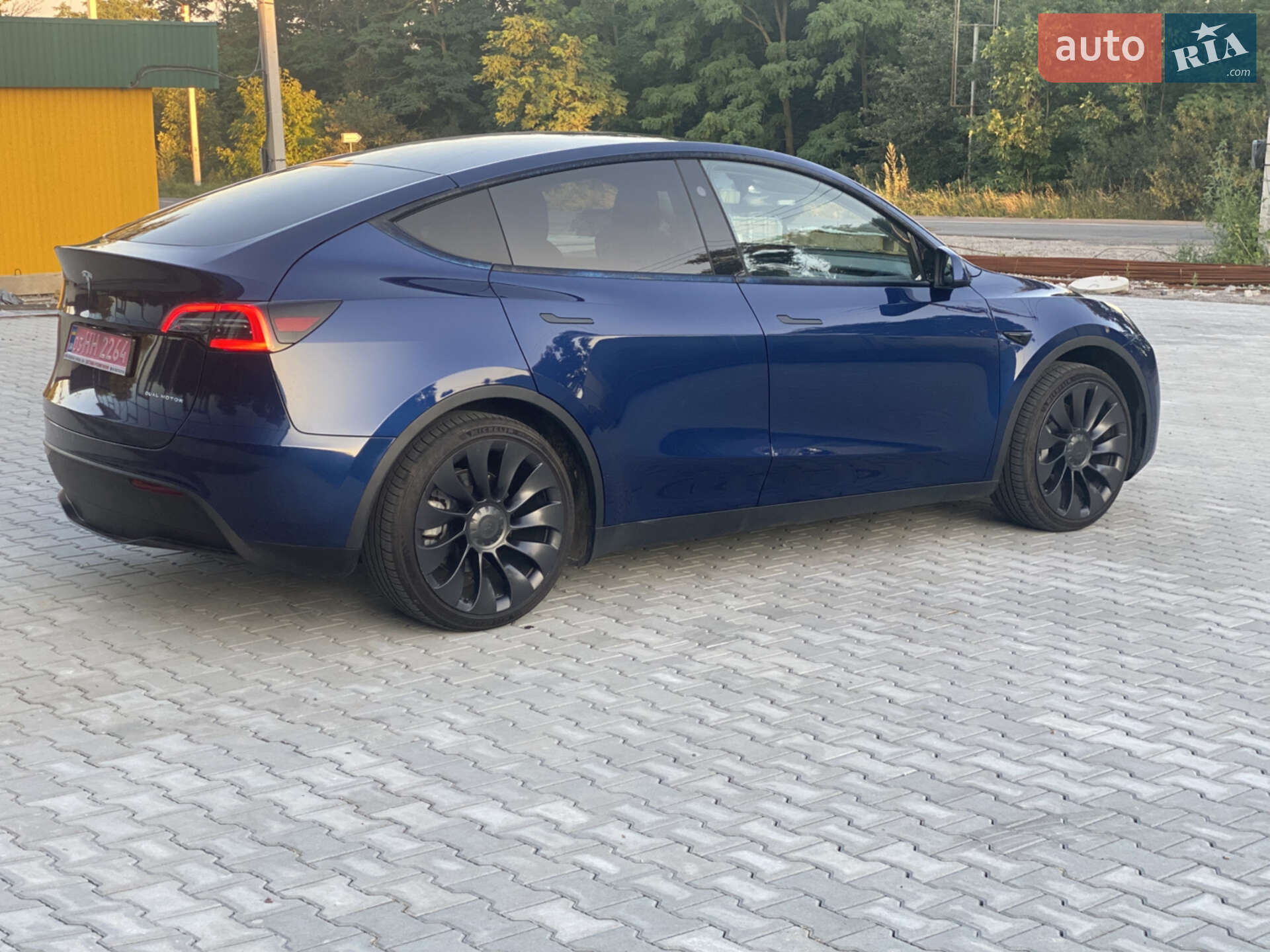 Головне фото звіту автомобіля TESLA MODEL Y 2024