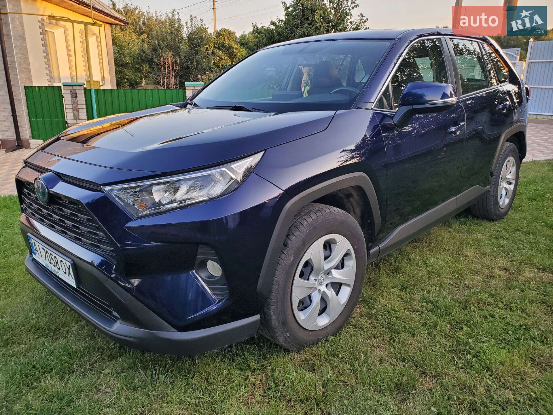 Головне фото звіту автомобіля TOYOTA RAV4 2019
