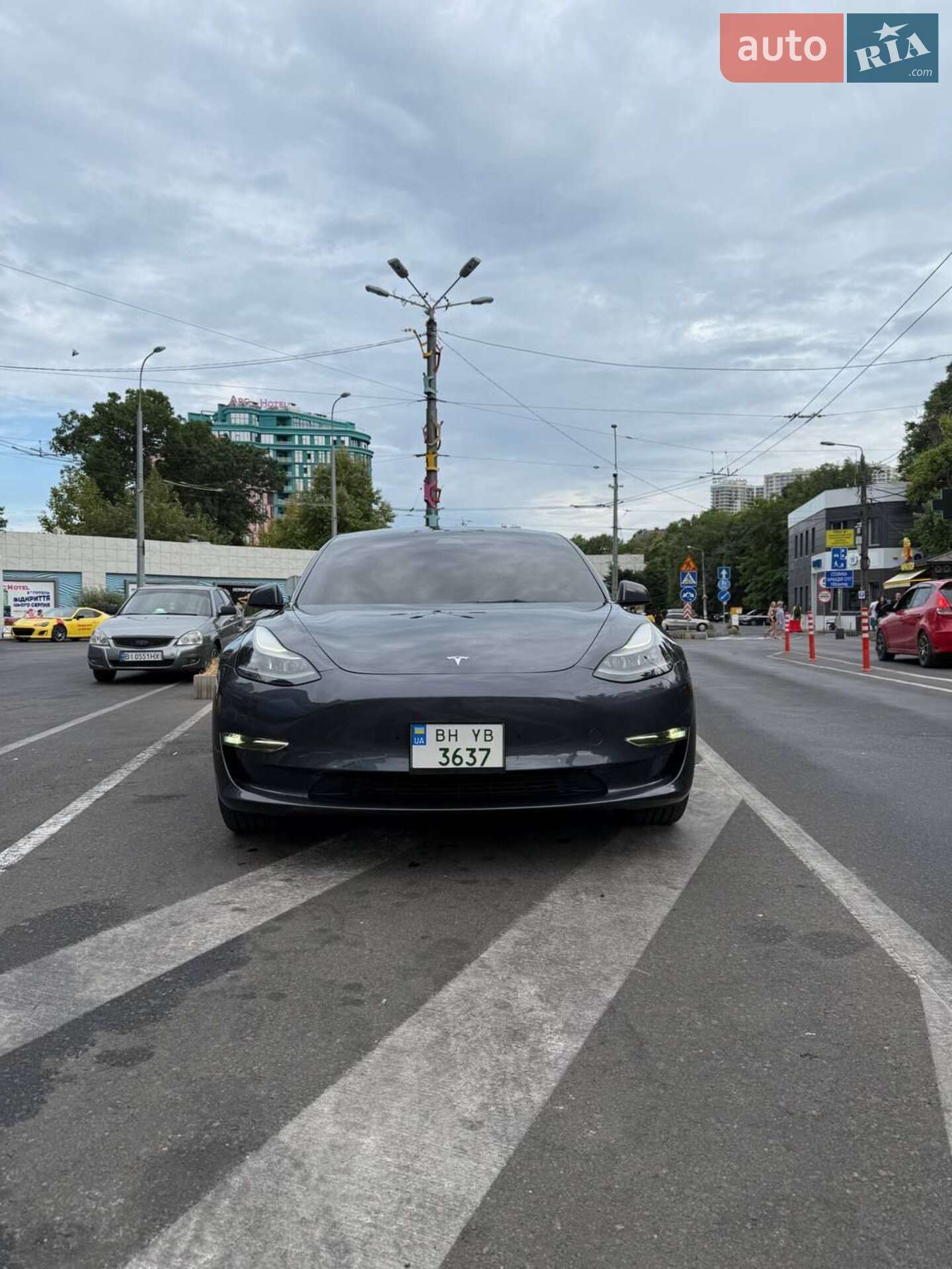 Головне фото звіту автомобіля TESLA MODEL 3 2022