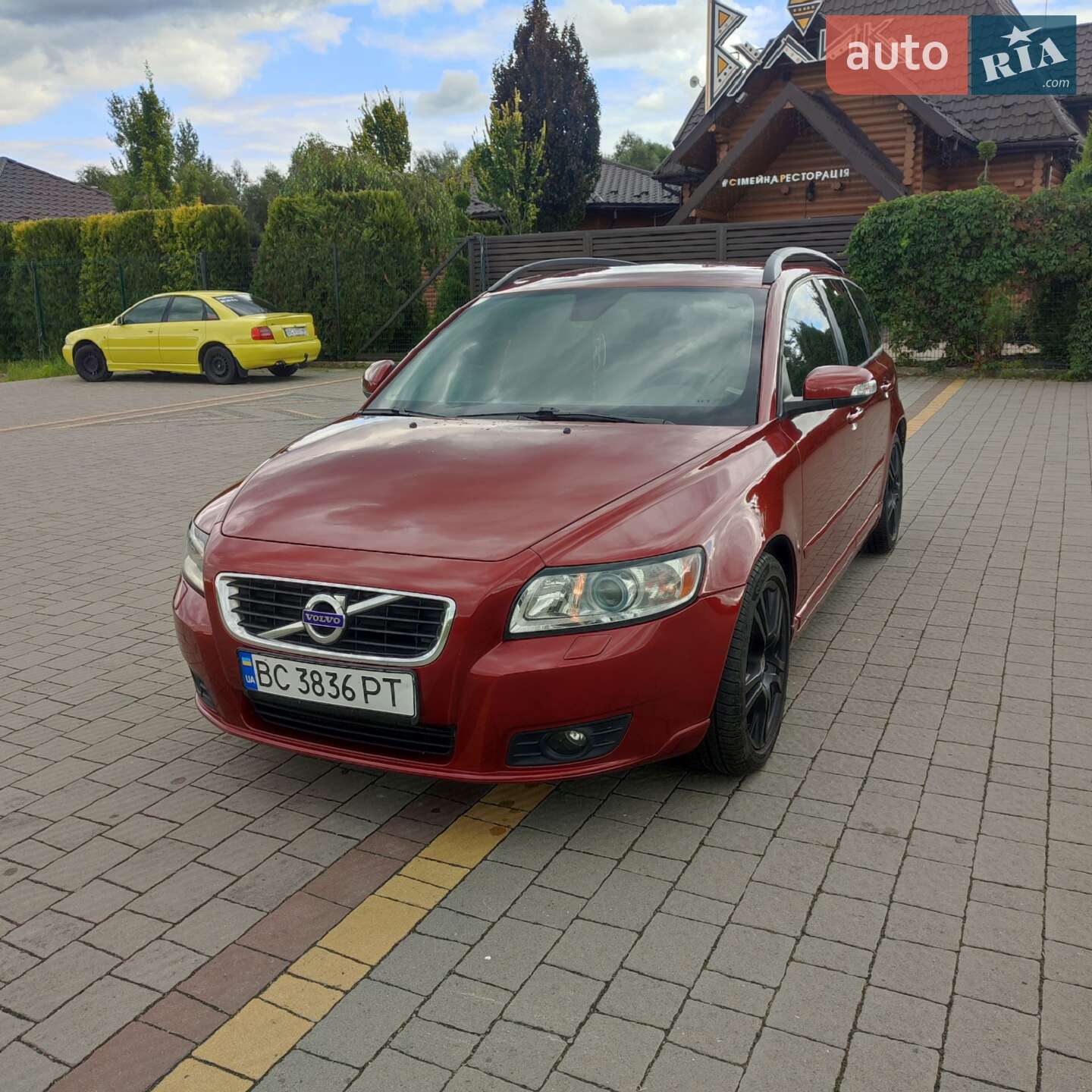 Головне фото звіту автомобіля VOLVO V50 2010