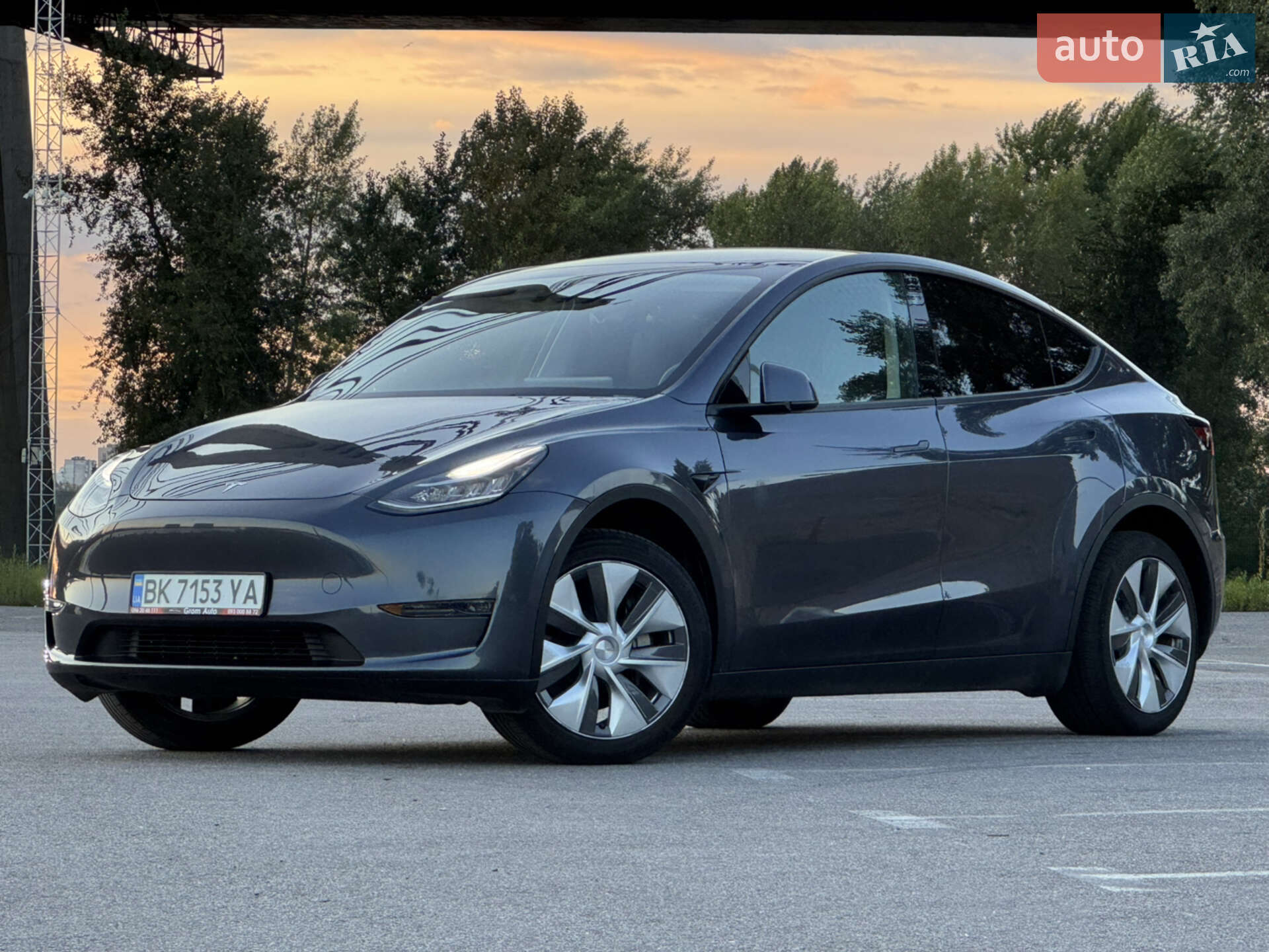 Головне фото звіту автомобіля TESLA MODEL Y 2023