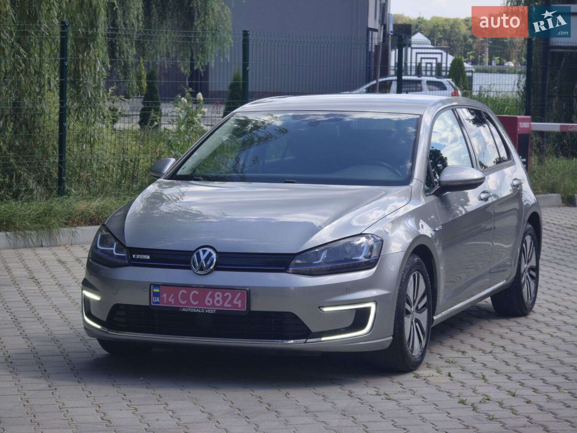 VOLKSWAGEN E-GOLF 2015