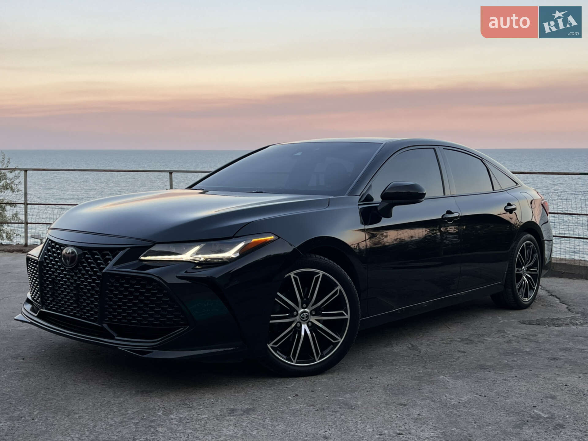 TOYOTA AVALON 2019