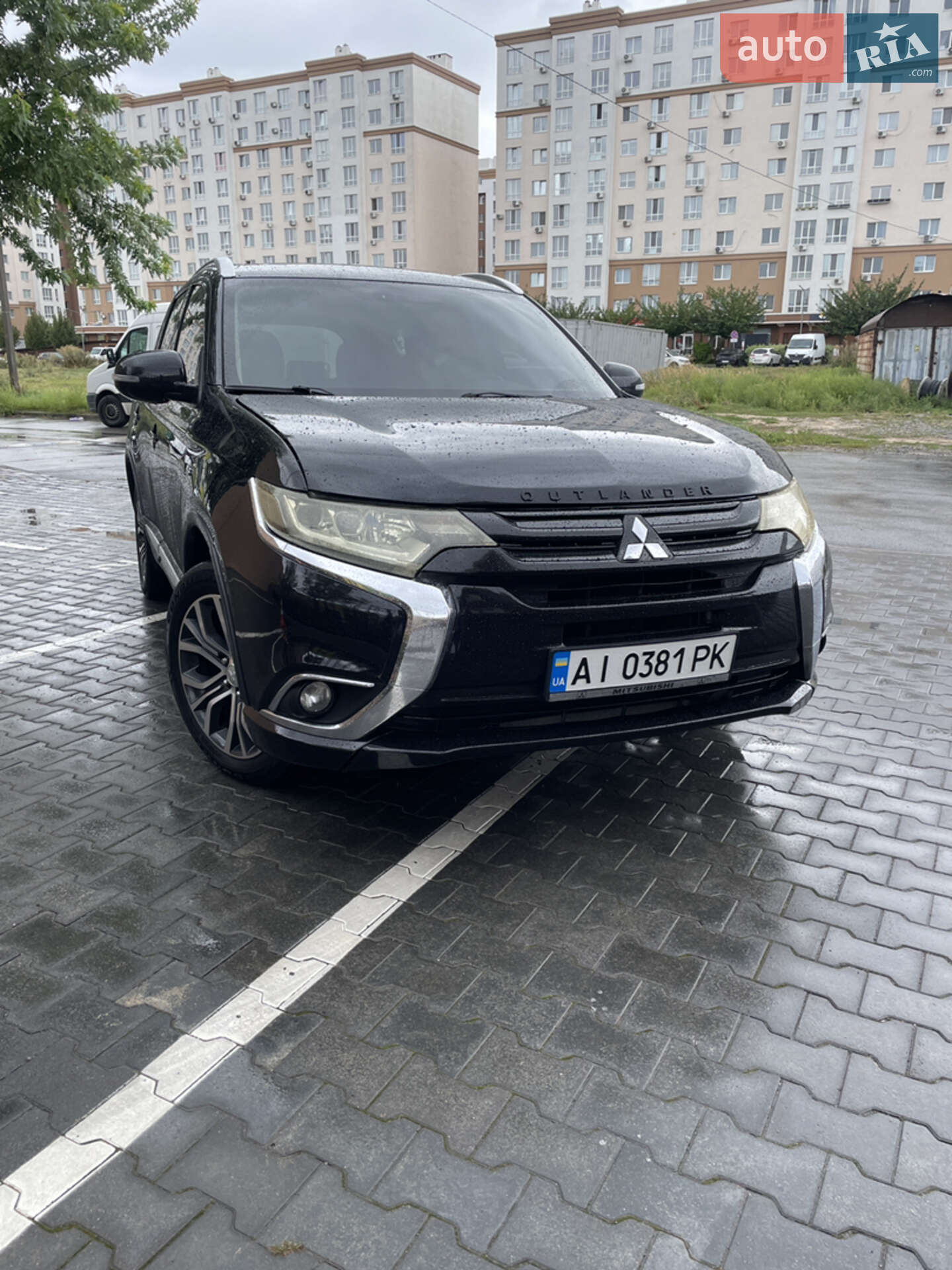 MITSUBISHI OUTLANDER