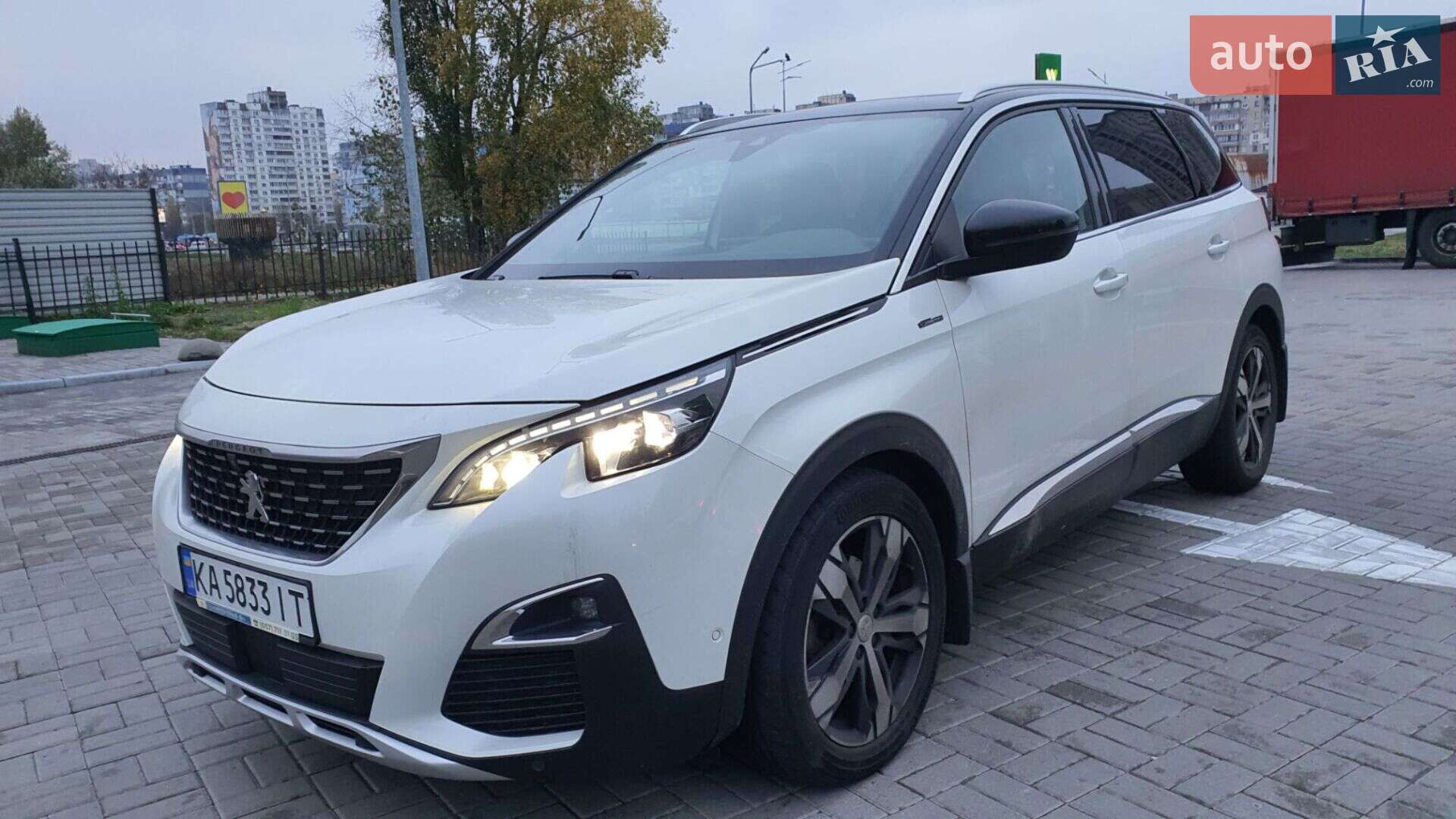 PEUGEOT 5008 2018