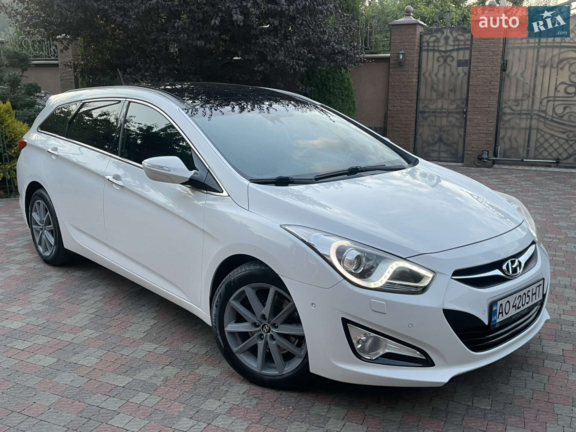 HYUNDAI I40 2011