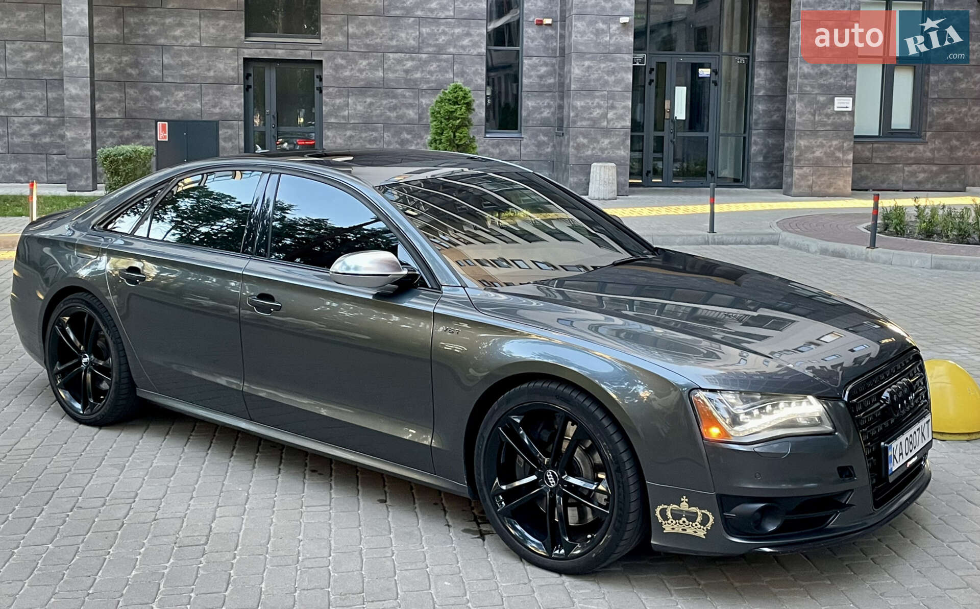 AUDI S8 2012