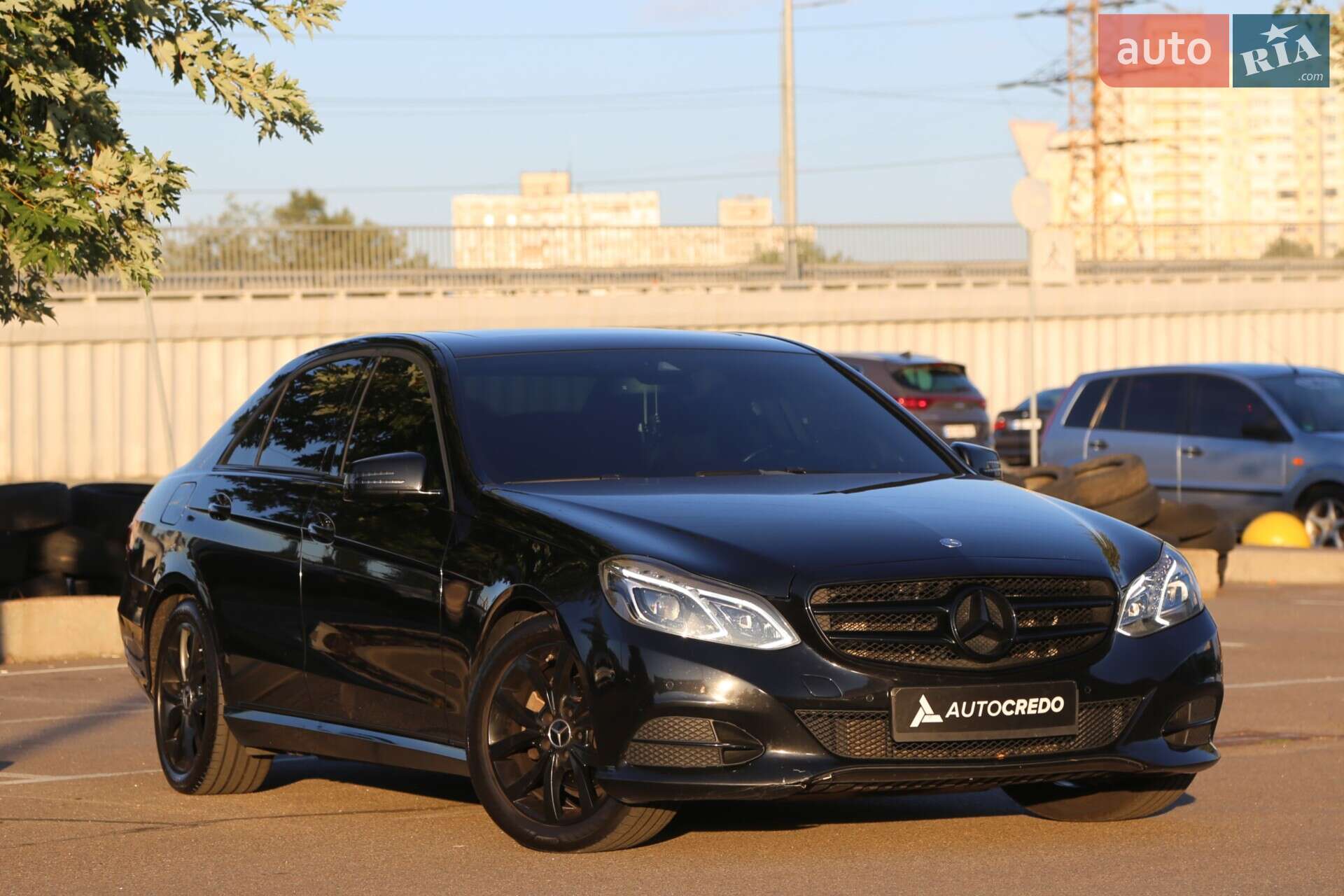 MERCEDES-BENZ E 220 2016