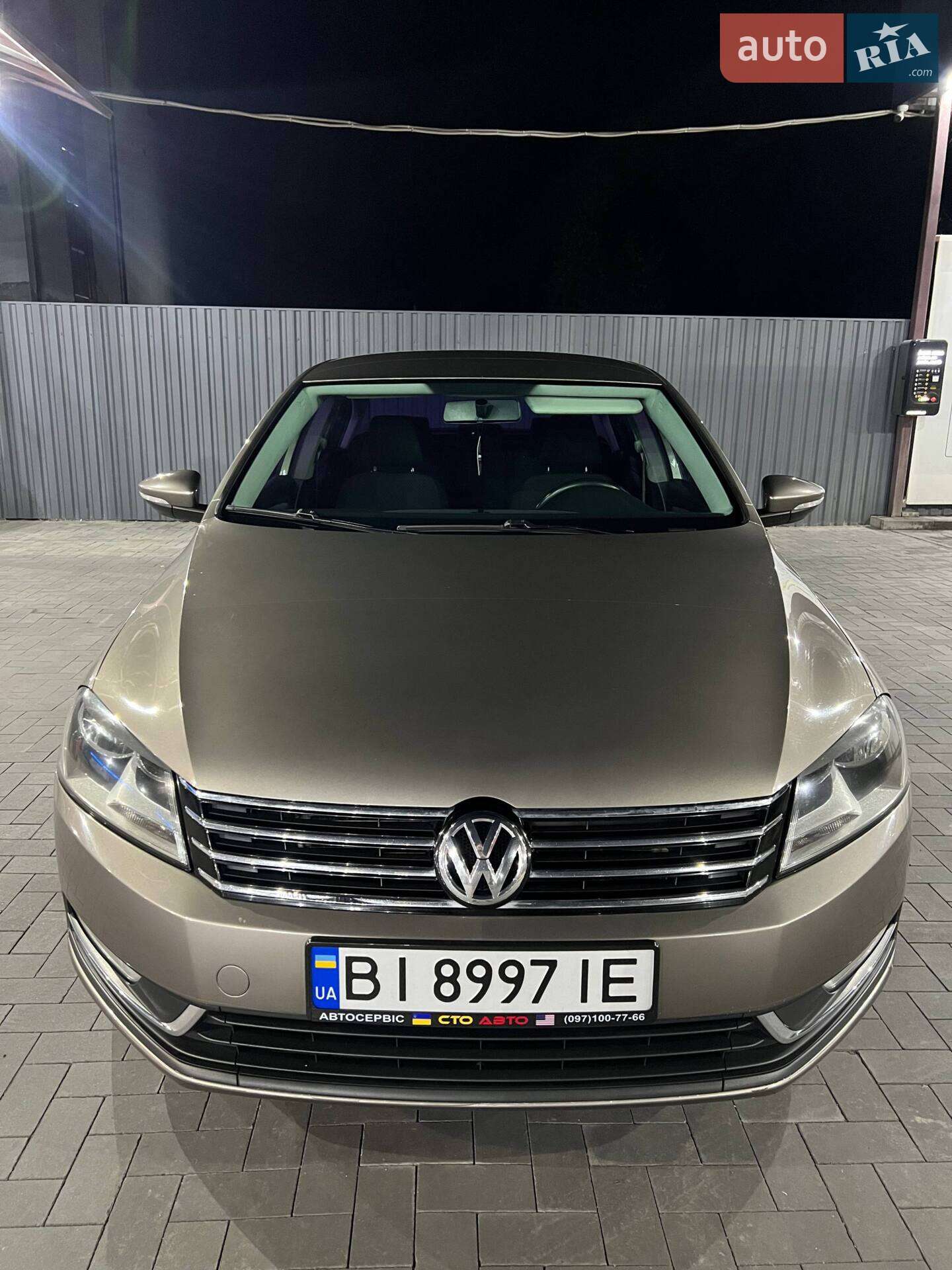 VOLKSWAGEN PASSAT 2011