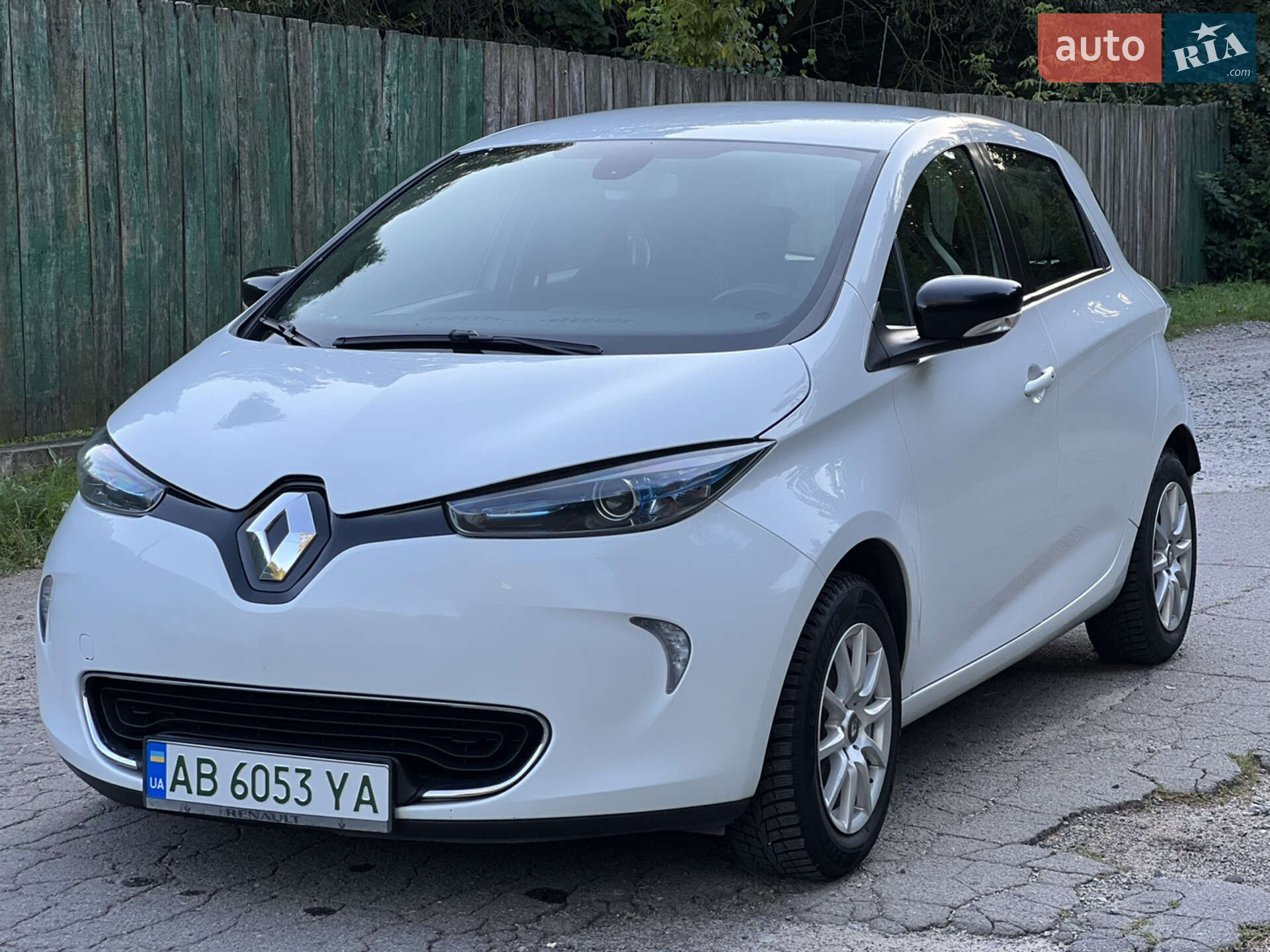 Головне фото звіту автомобіля RENAULT ZOE 2017