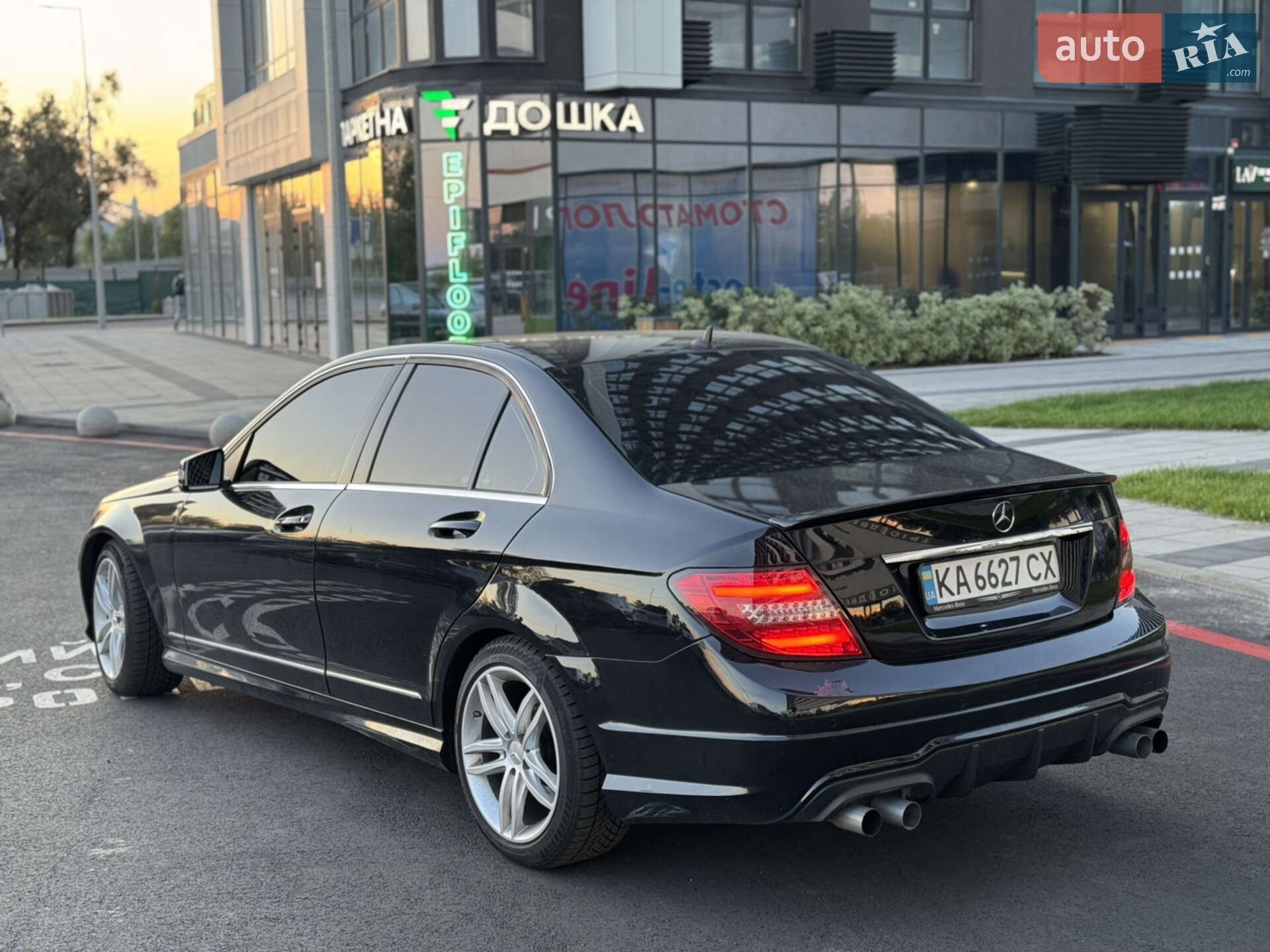 Головне фото звіту автомобіля MERCEDES-BENZ C 300 2010