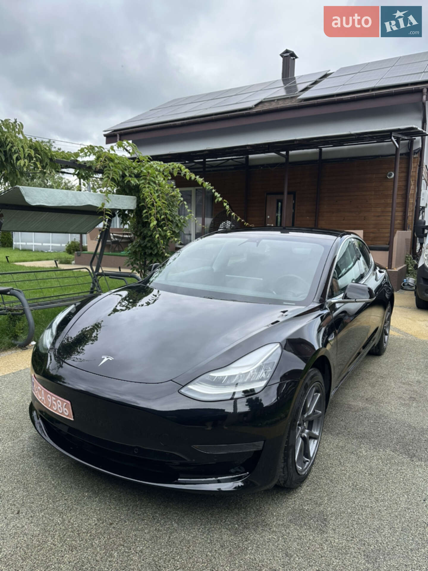 Головне фото звіту автомобіля TESLA MODEL 3 2020
