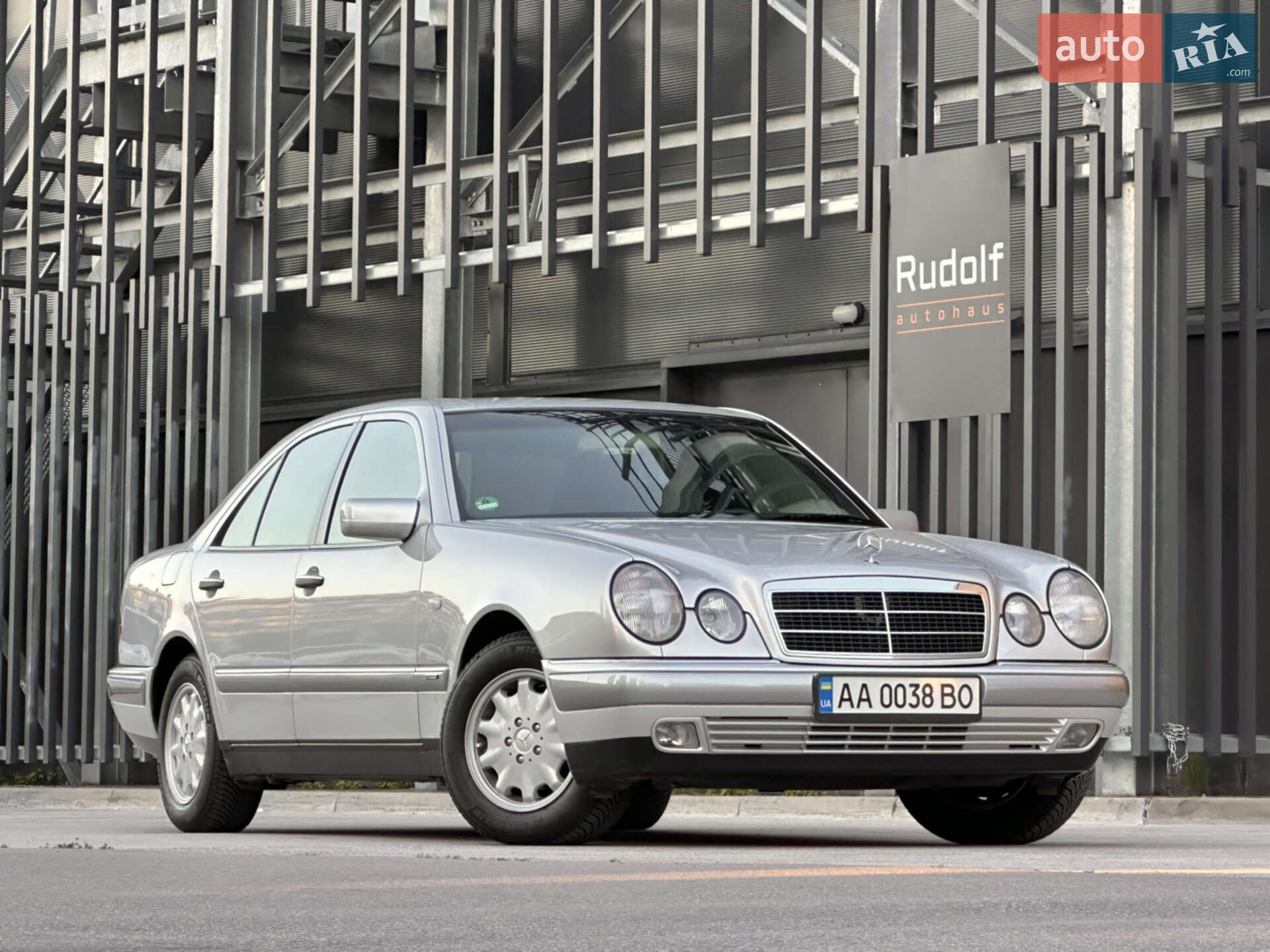 MERCEDES-BENZ E 200 1996