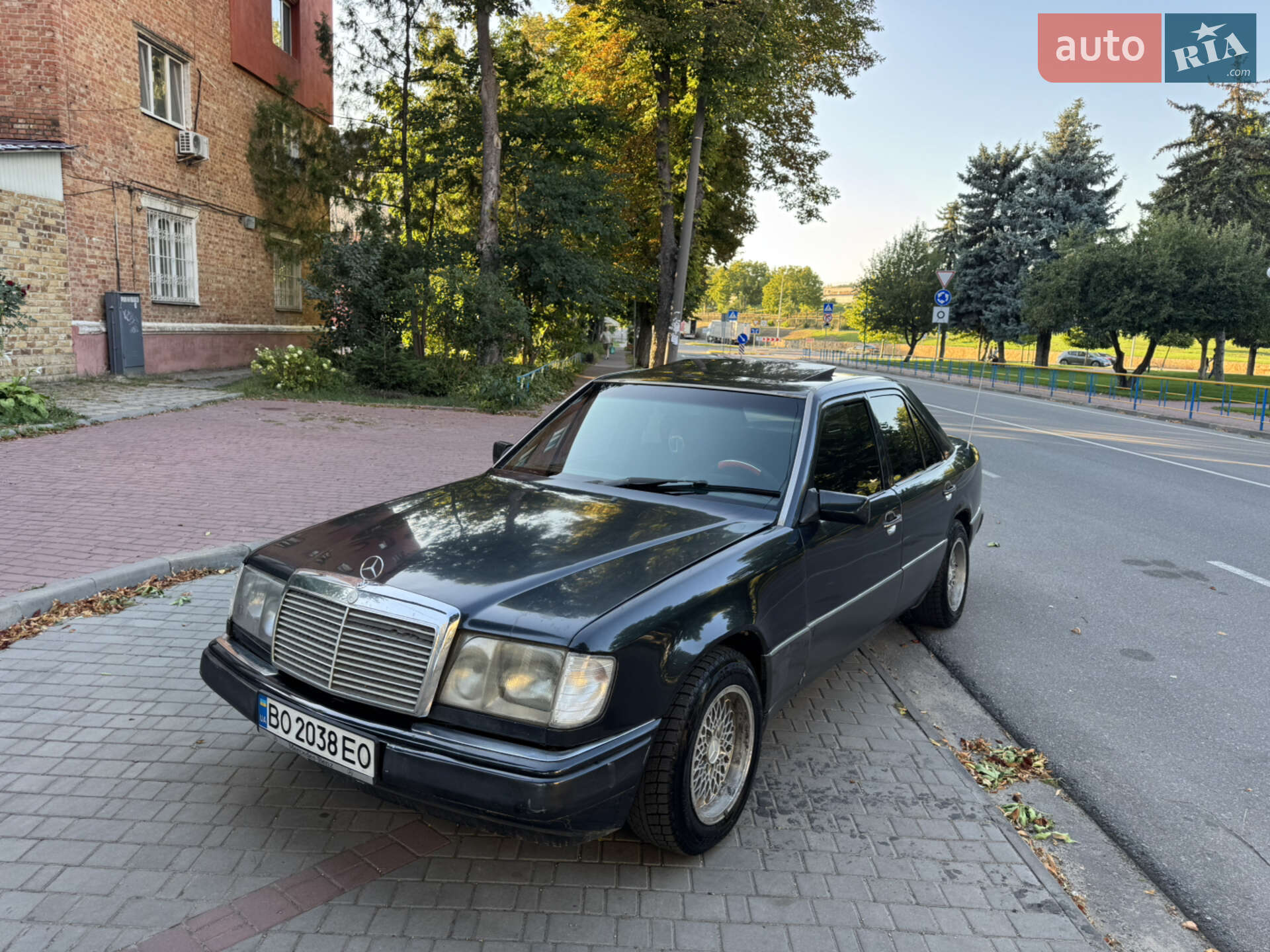 Головне фото звіту автомобіля MERCEDES-BENZ 230 1991