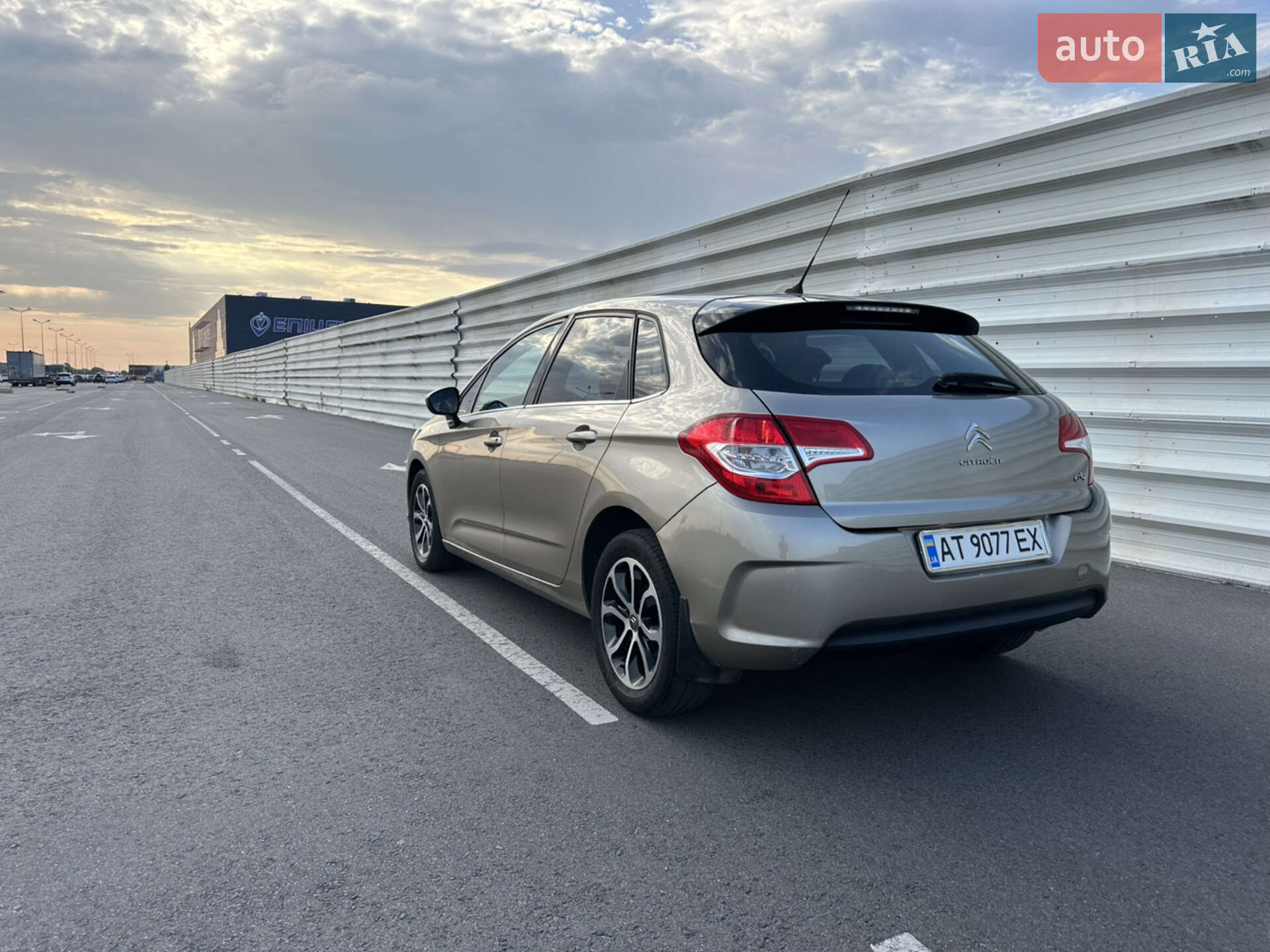 Головне фото звіту автомобіля CITROEN C4 2012