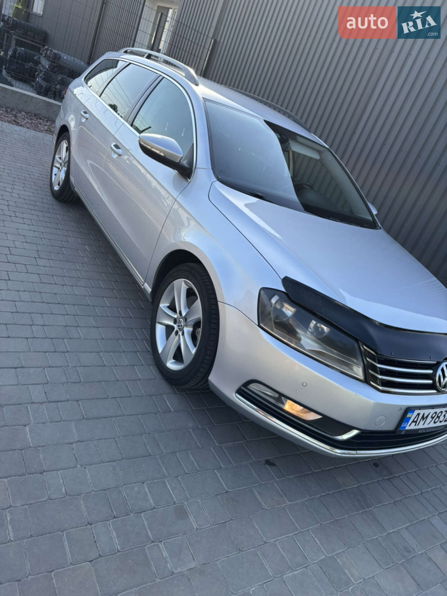 VOLKSWAGEN PASSAT 2011