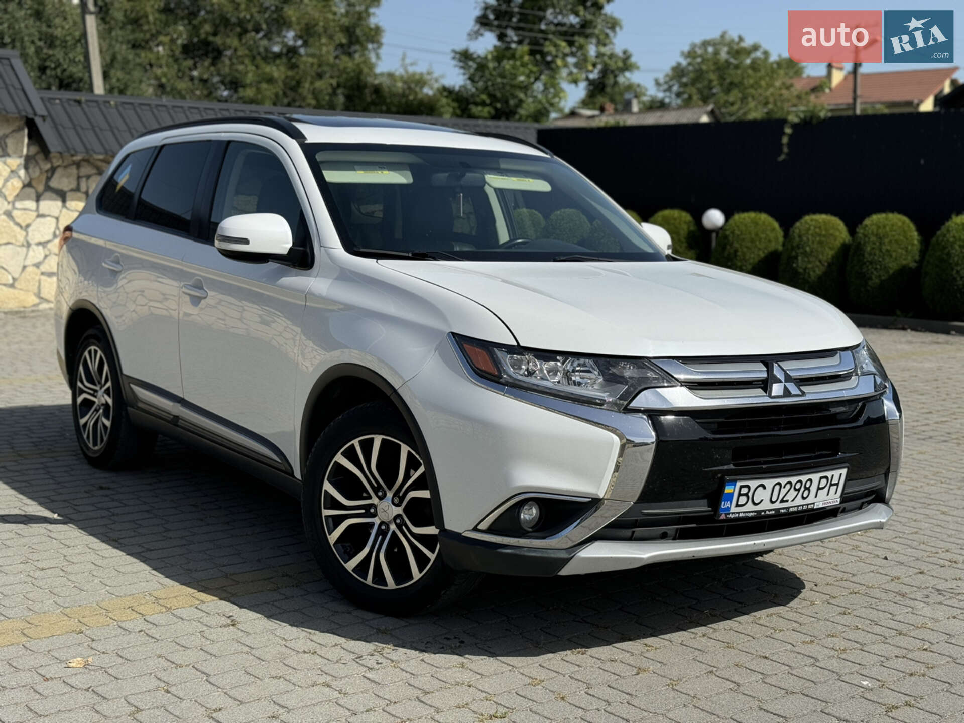 MITSUBISHI OUTLANDER 2015