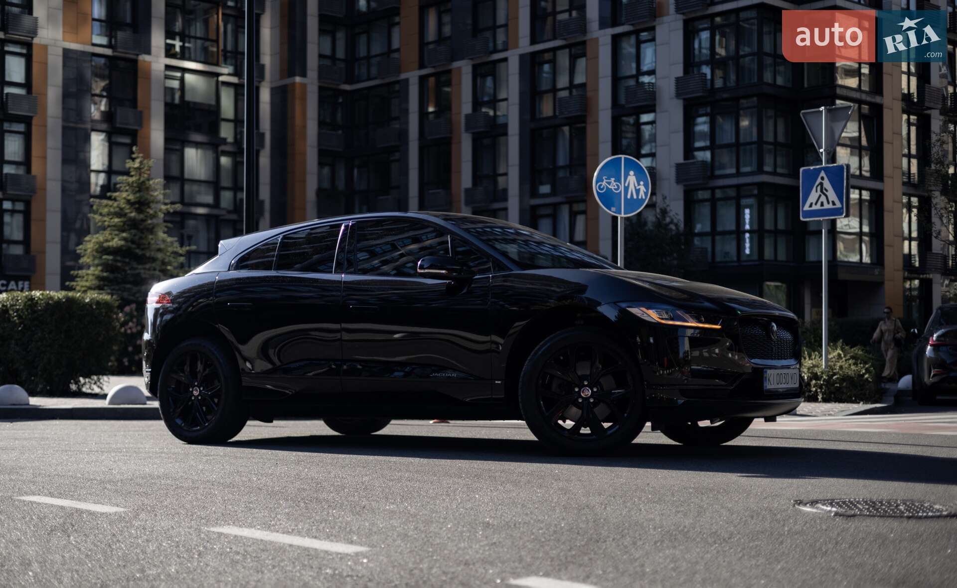 Головне фото звіту автомобіля JAGUAR I-PACE 2020