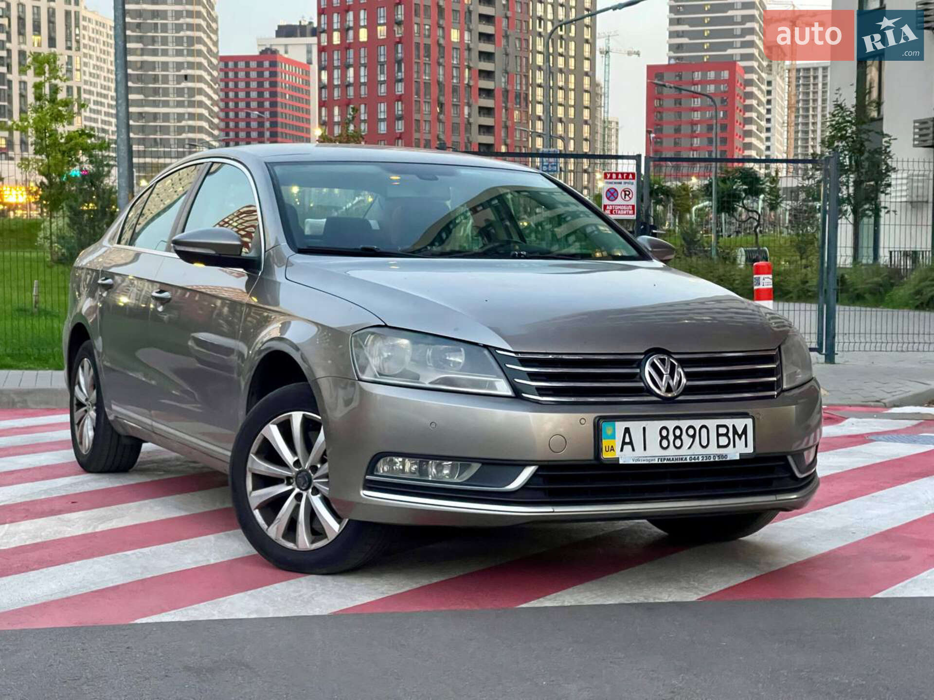 VOLKSWAGEN PASSAT 2012