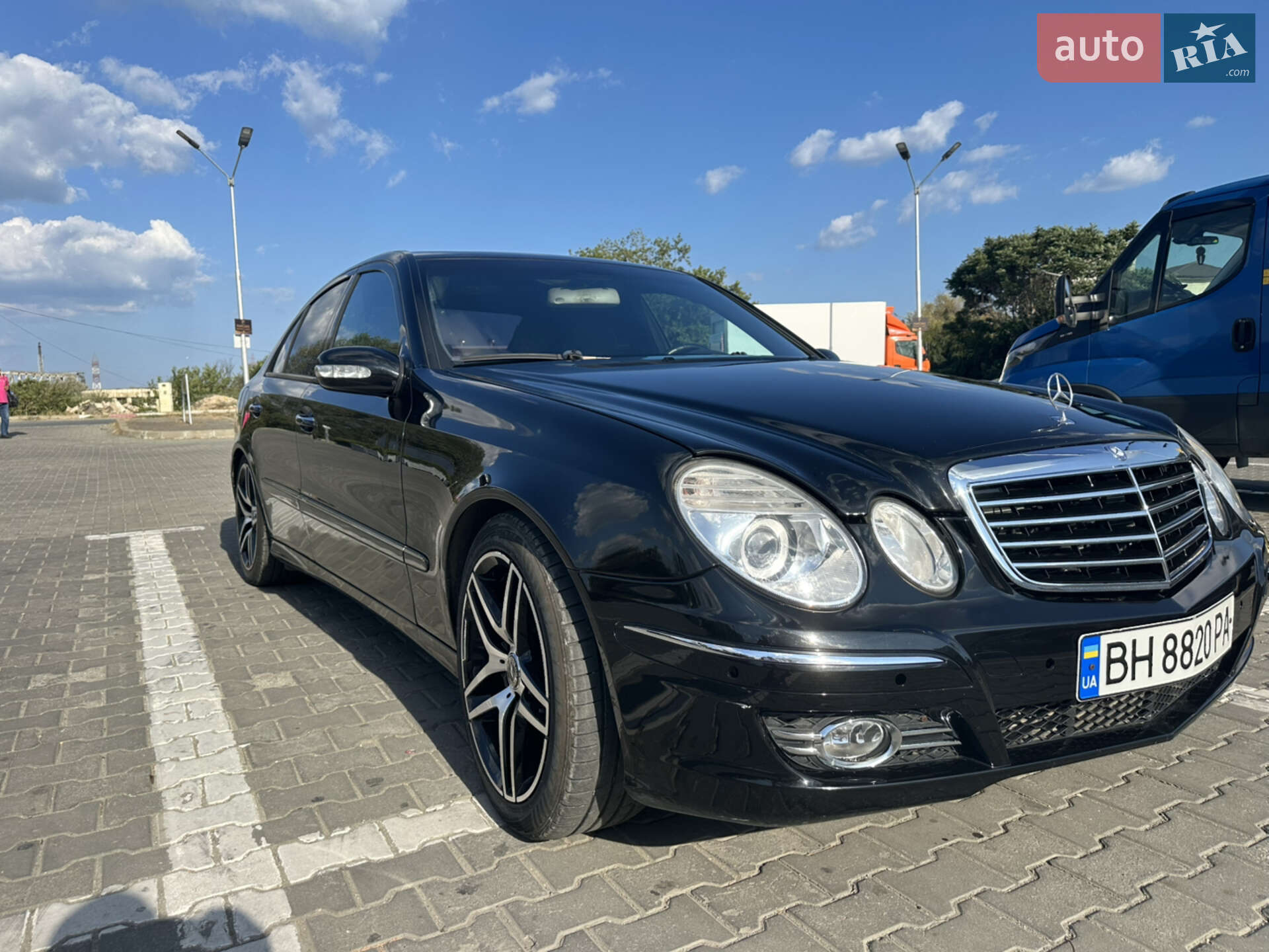 Головне фото звіту автомобіля MERCEDES-BENZ 320 2002