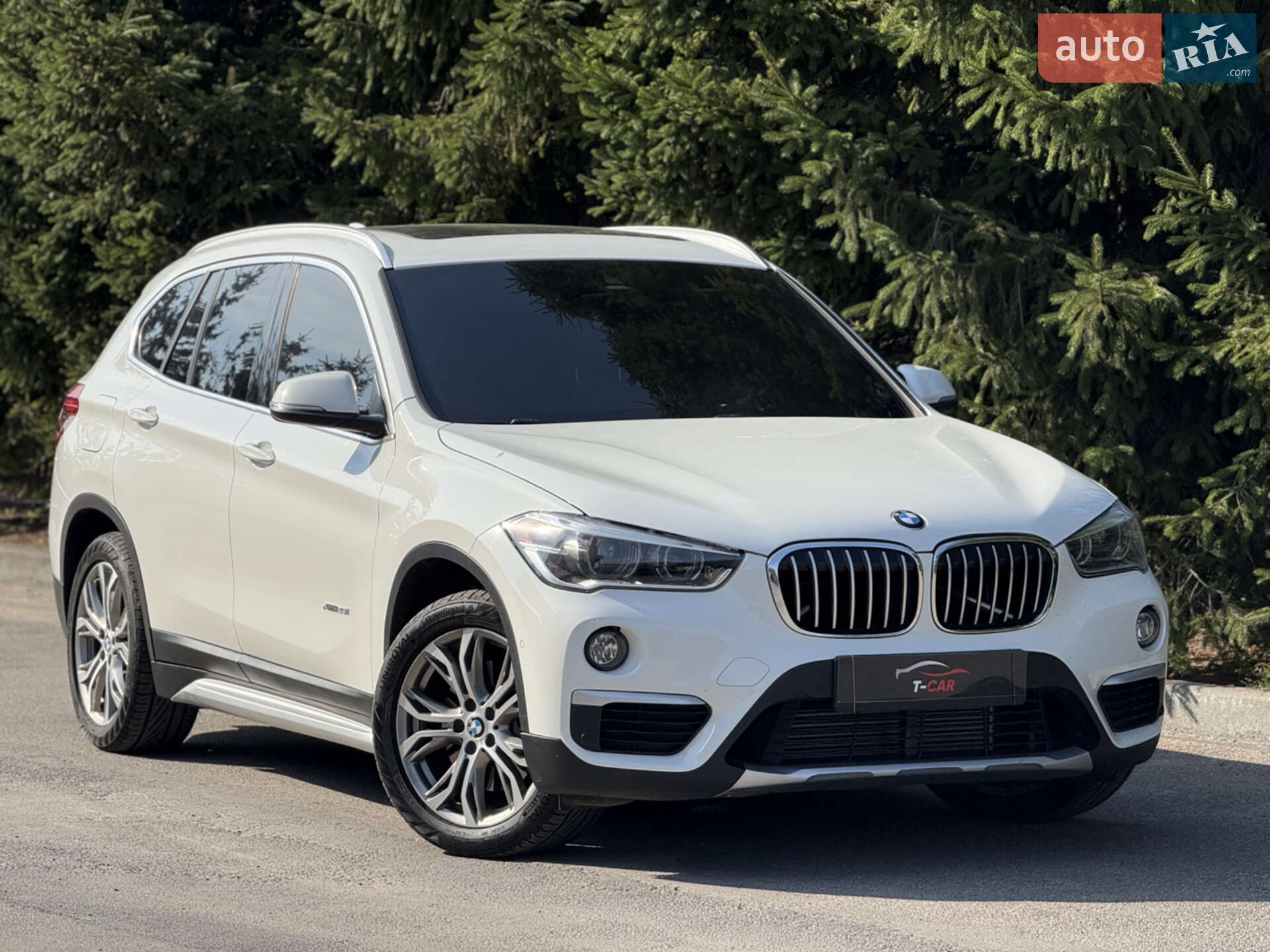 Головне фото звіту автомобіля BMW X1 2016