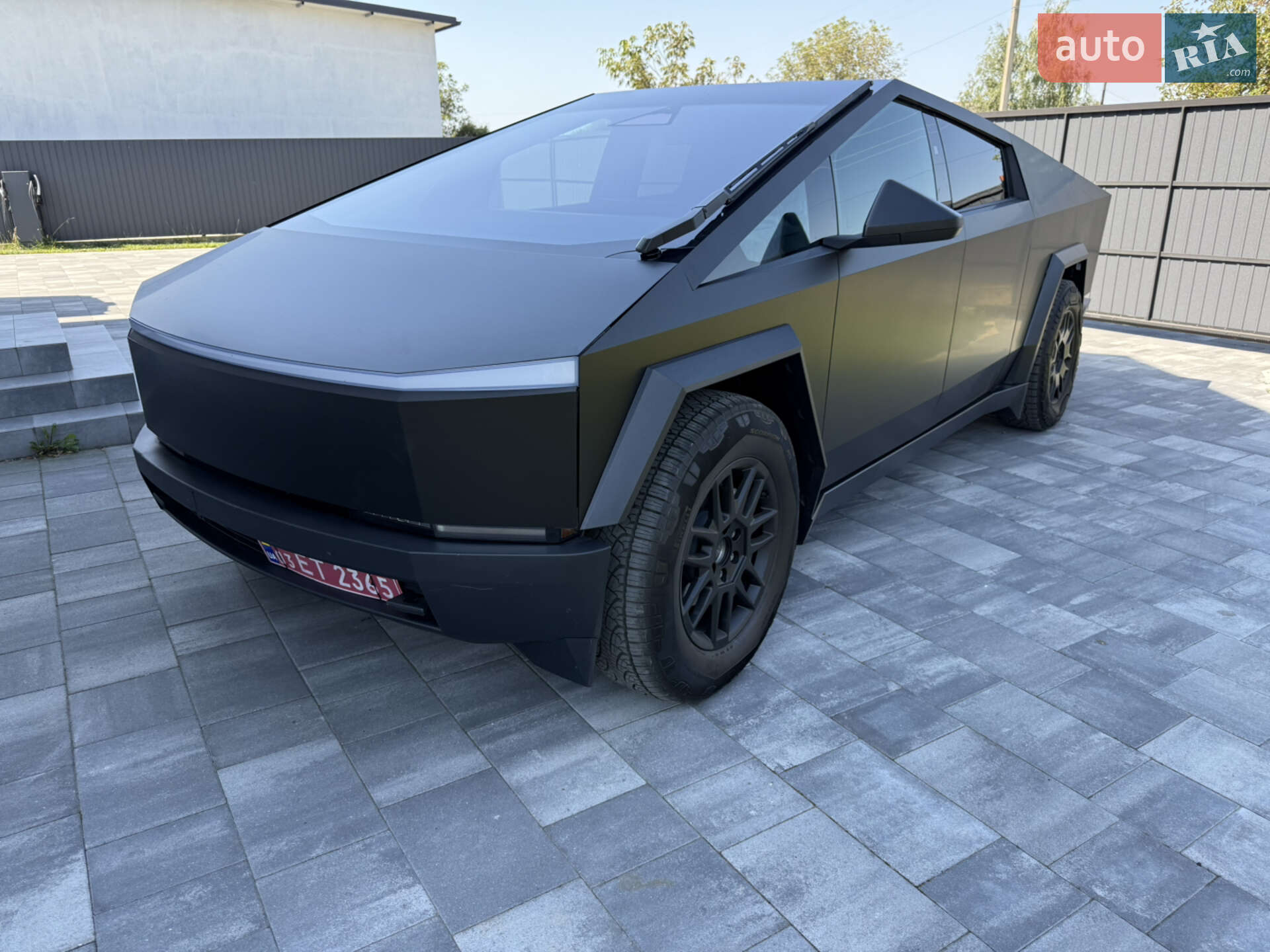 TESLA CYBERTRUCK 2024