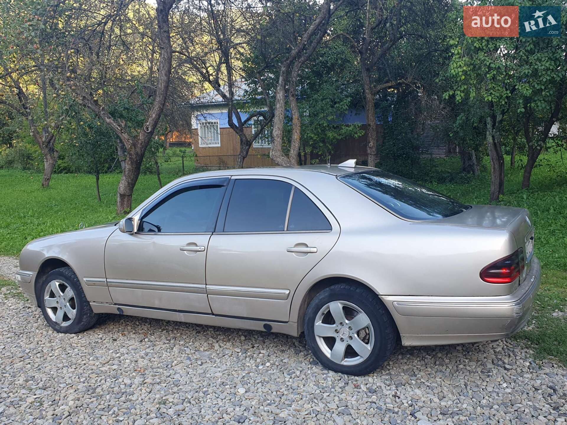 MERCEDES-BENZ E 220 CDI 2001