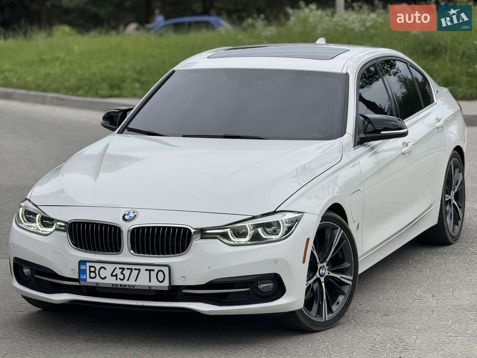 BMW 330Е 2016