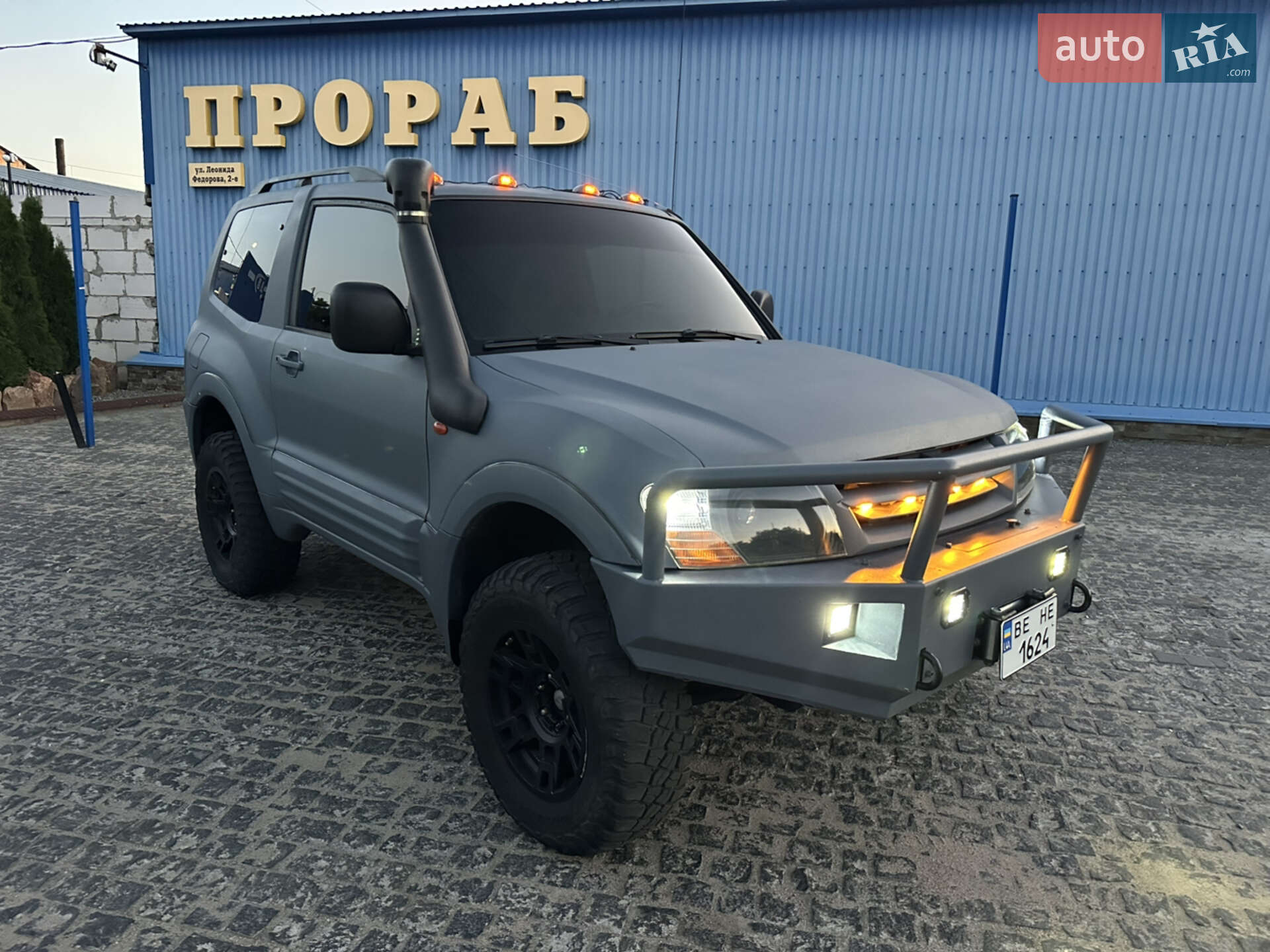MITSUBISHI PAJERO