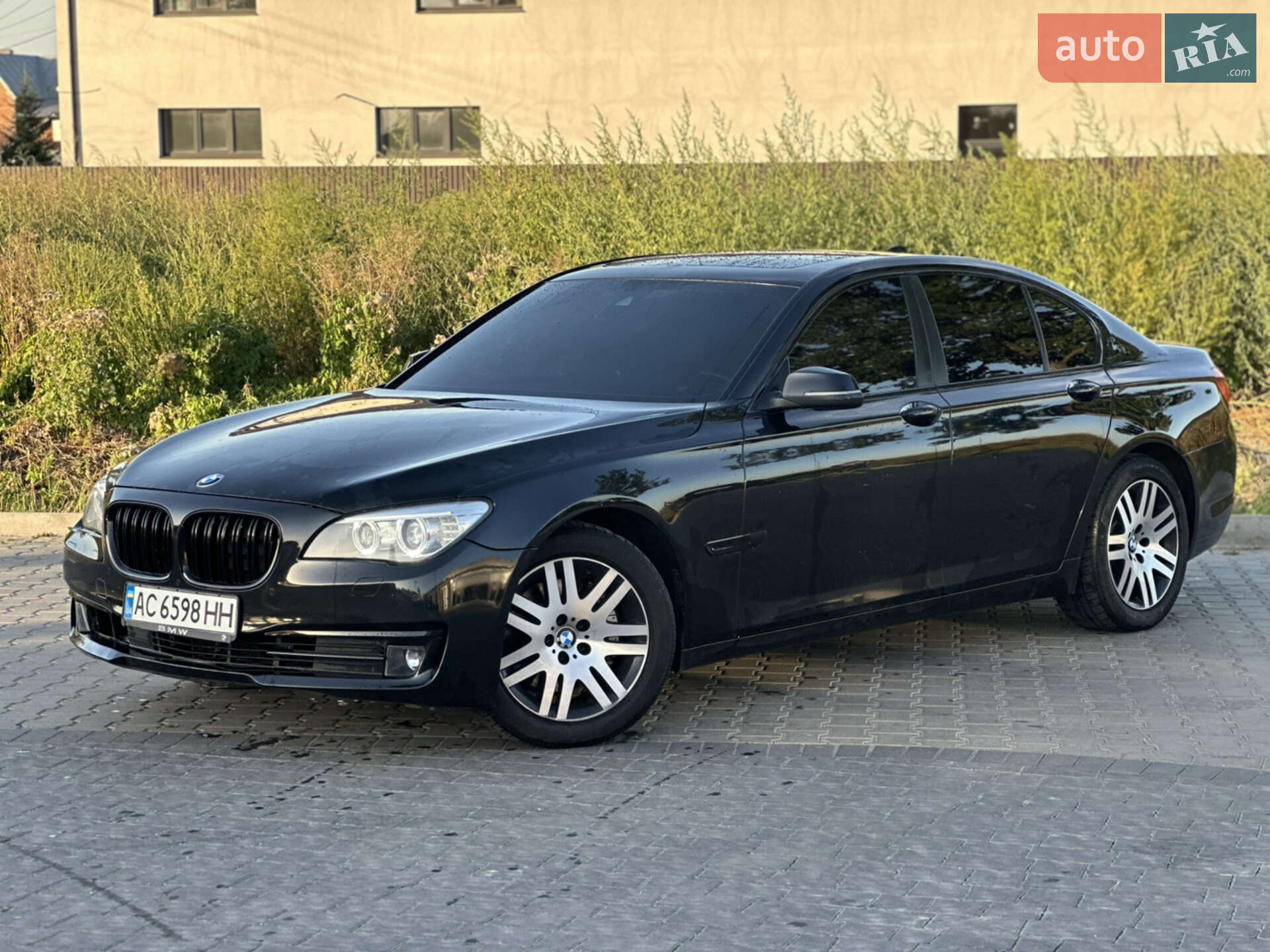 Головне фото звіту автомобіля BMW 740I 2012